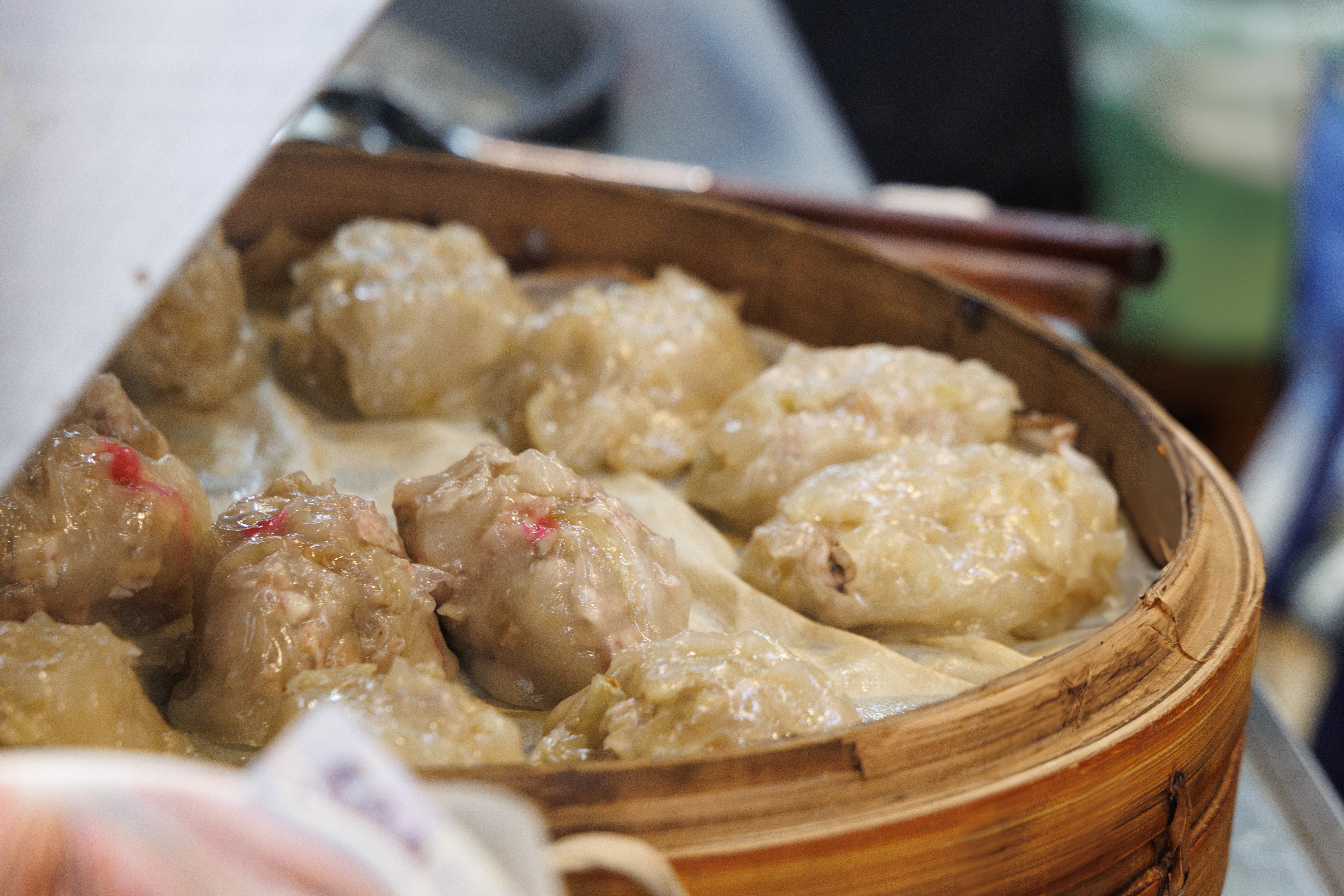 寶島肉圓有清蒸和油泡兩種選擇，可以單點也可以雙拼。