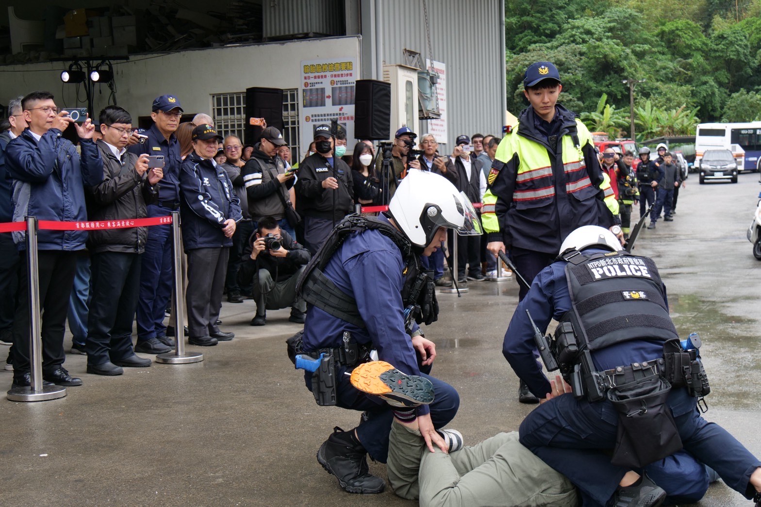 訓練以實務情境為核心，模擬可能發生於營運現場的緊急狀況。