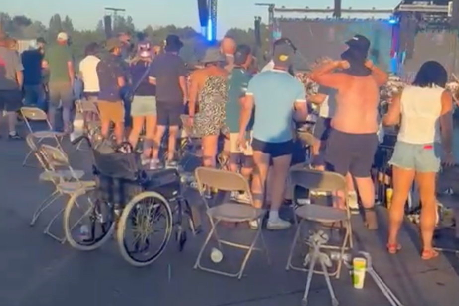 綠洲合唱團演唱會，驚見身障席一堆「假身障」人士從輪椅上站起來狂歡。（翻攝X@dailystar）