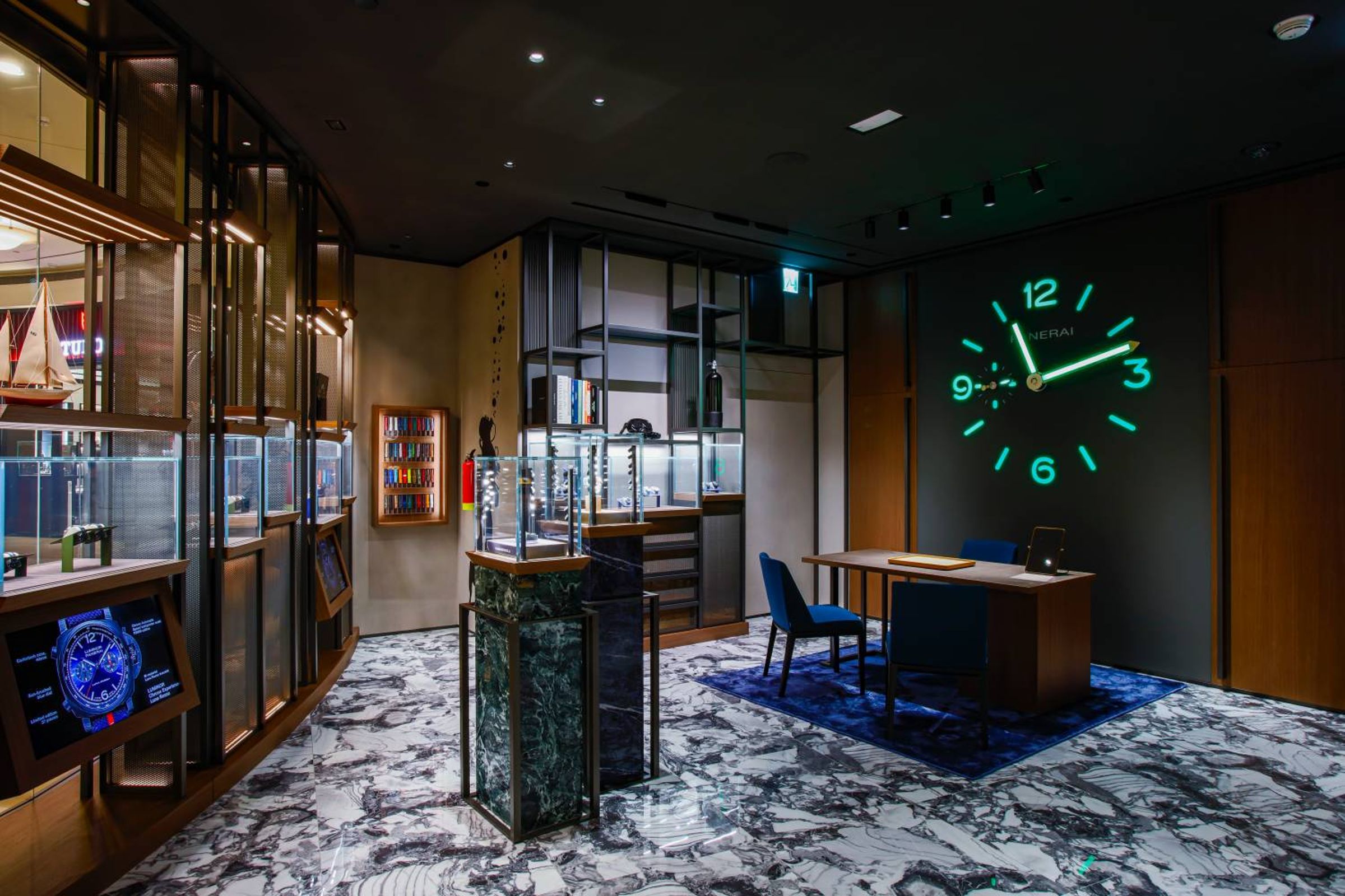 沛納海「台北101」專賣店的內裝，為經典沉穩的風格。