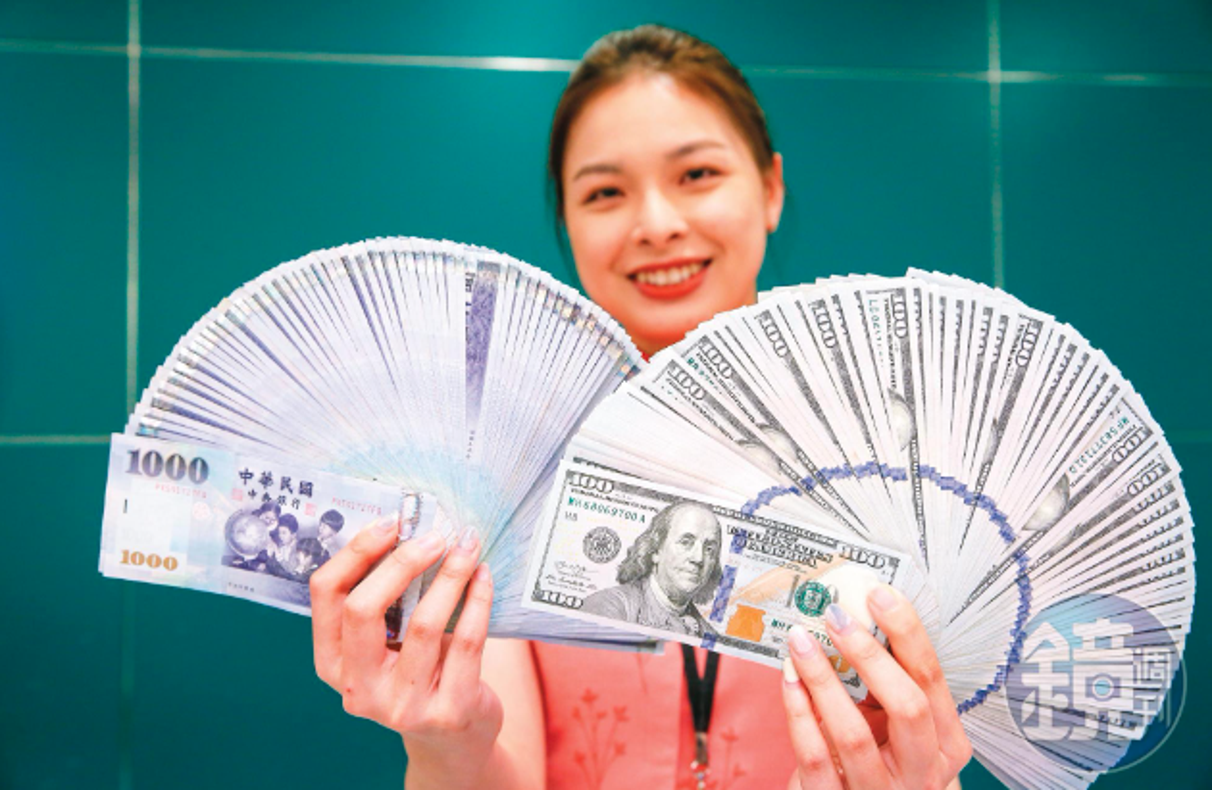 新台幣大漲，國內多家網銀也受牽連被塞爆。（示意圖，本刊資料照）