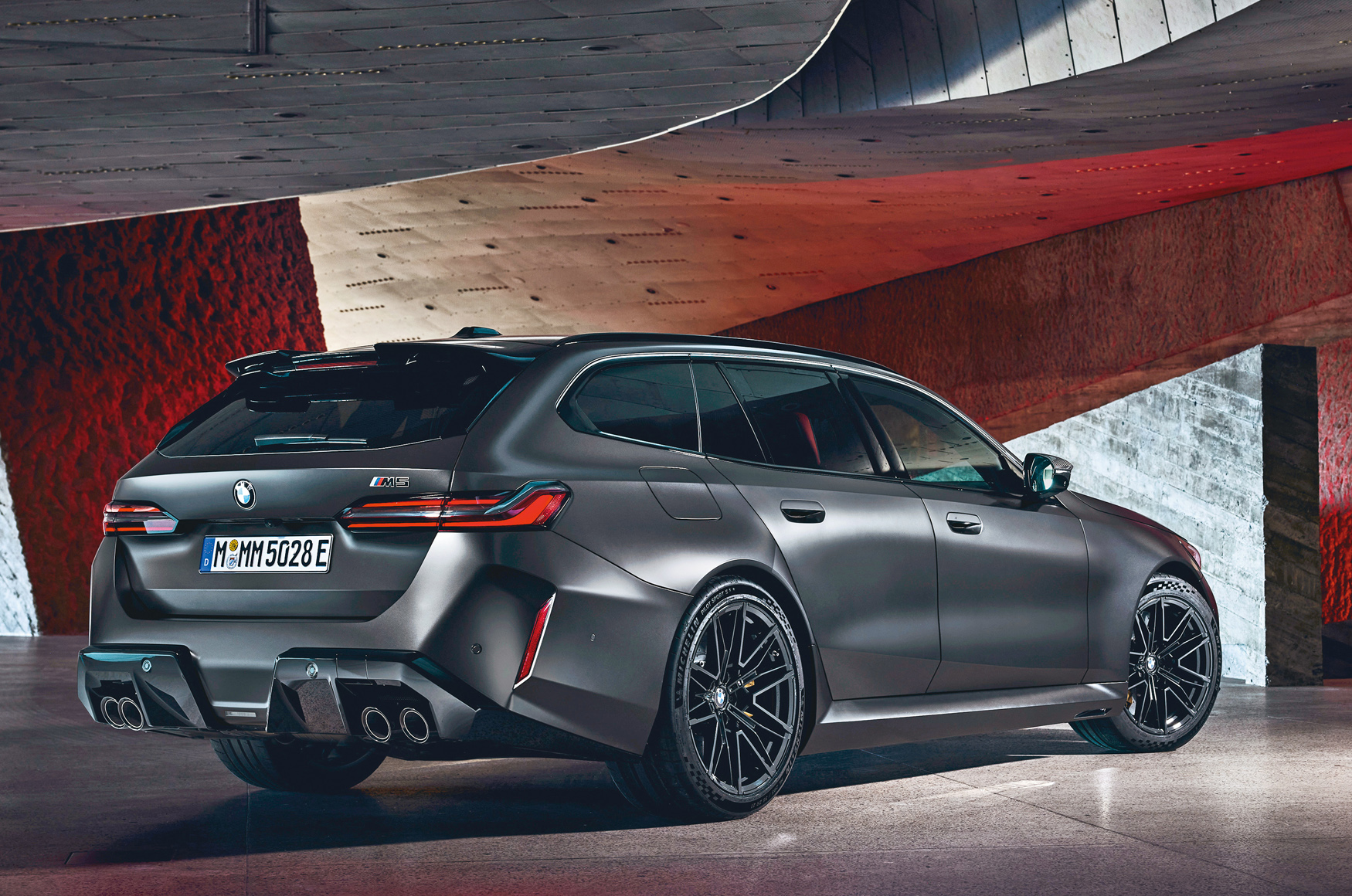 不看後悔！2025話題新車04／ 傳奇旅行車--BMW M5 Touring