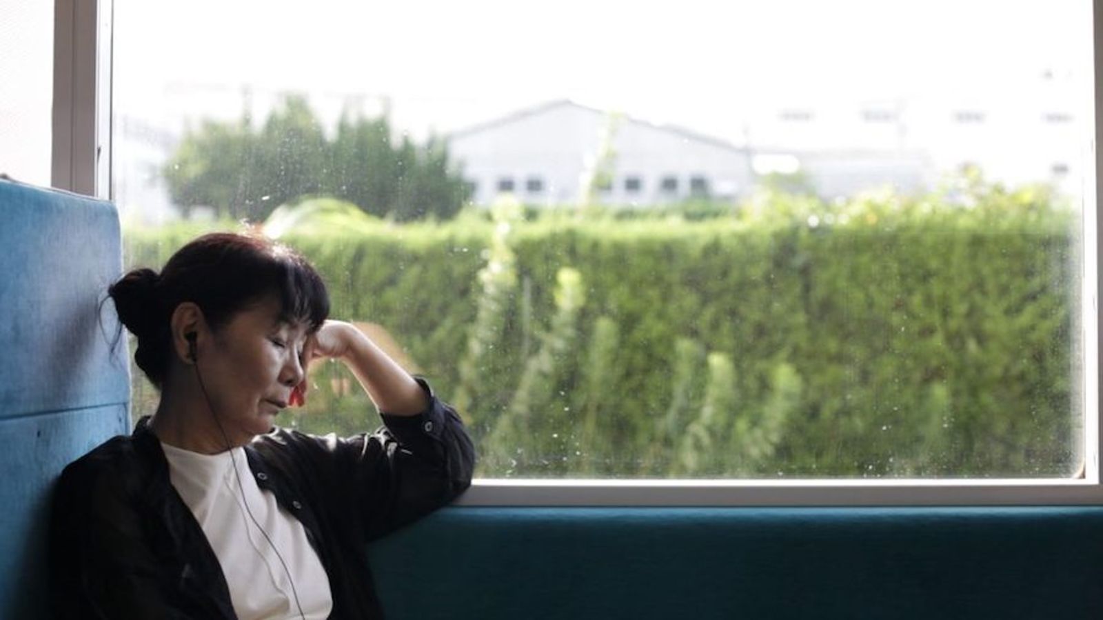 《母親的手》為東京都寫真美術館拍攝,是一部關於母親勞動、手作日常的短片。(TIDF提供)