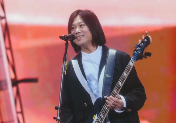 五月天瑪莎發現有自己的假帳號，他開心表示「謝謝這個假帳號幫我建立自信心」。（翻攝自五月天 Mayday臉書）