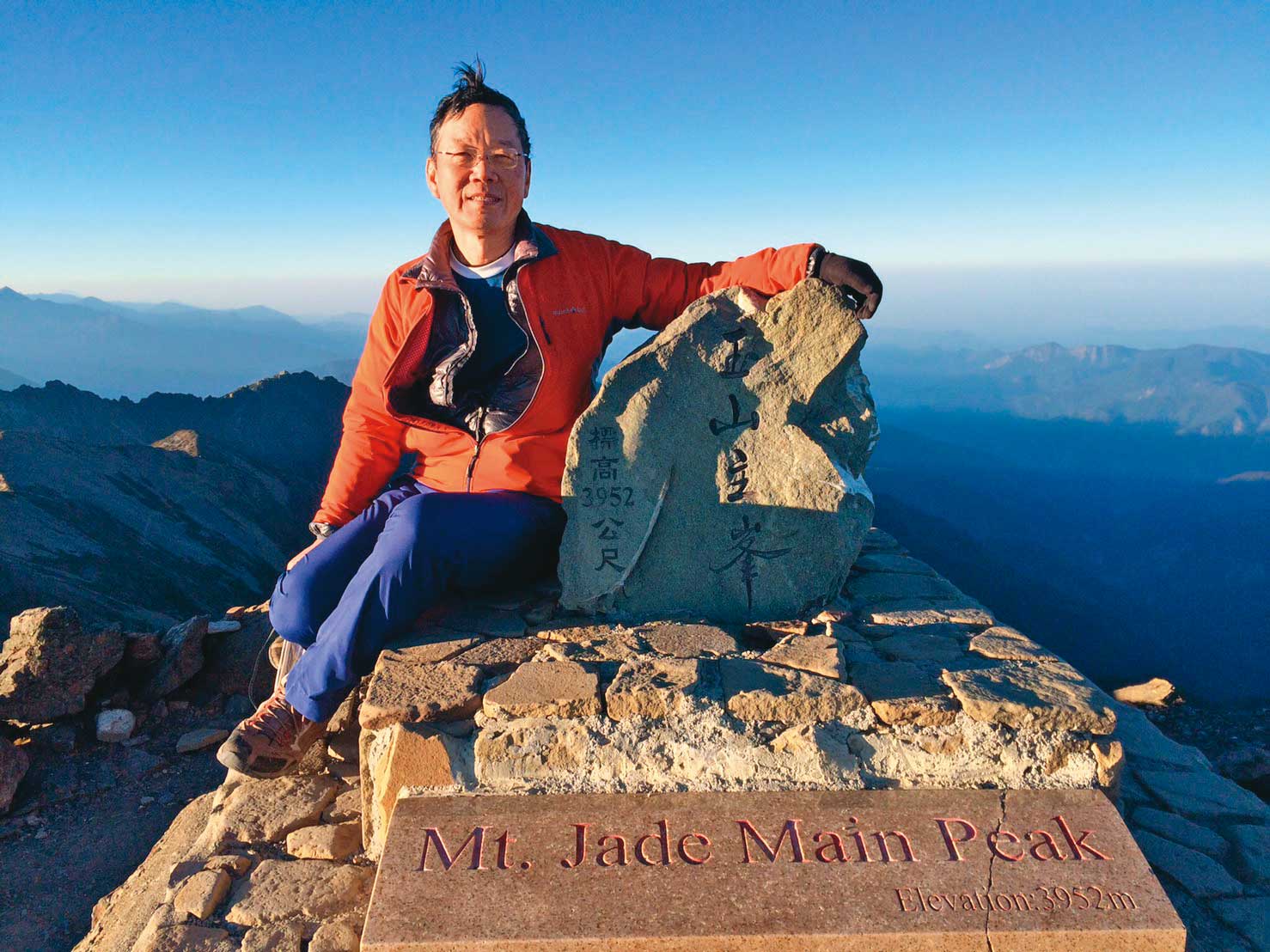 林廷芳熱愛運動，形容經營企業如同登山，只要方向對了，有耐心就可到達目的地。（中原大學校友會）