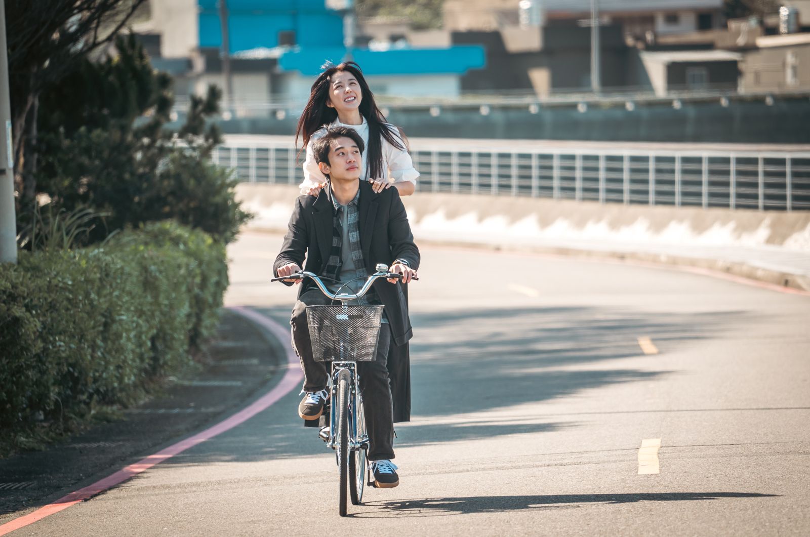 與初孟軒兜風浪漫「凍人」　邵雨薇：努力微笑不顫抖