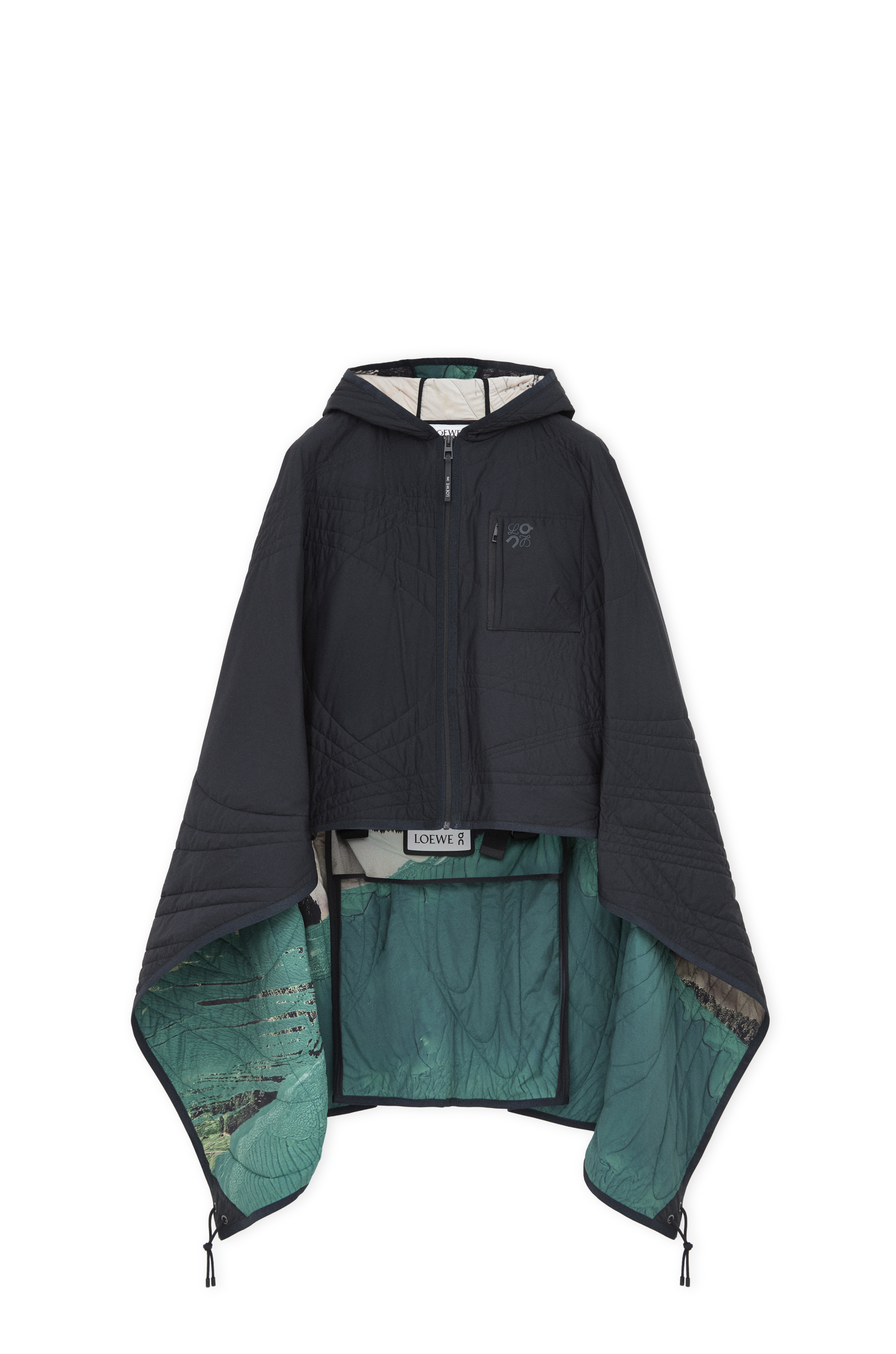 斗篷 NT$49,000（LOEWE提供）