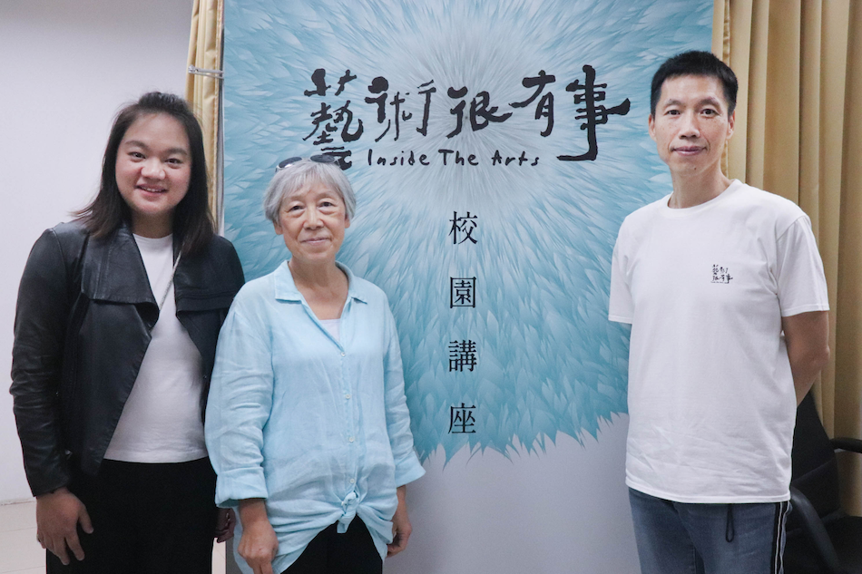 為落實藝術美學教育，《藝術很有事》前進校園與學生對談。左起為節目企編孫濬、藝術家吳瑪悧、導演陳書正。（公視提供）