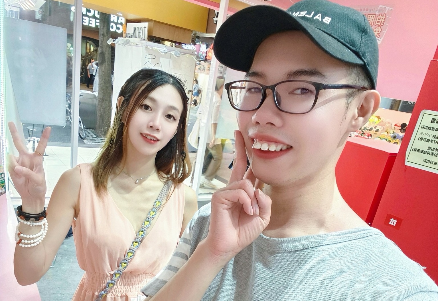 鄧佳華先前與女友不斷高調放閃，但簡簡對外證實2人已分手。（翻攝自鄧佳華臉書）