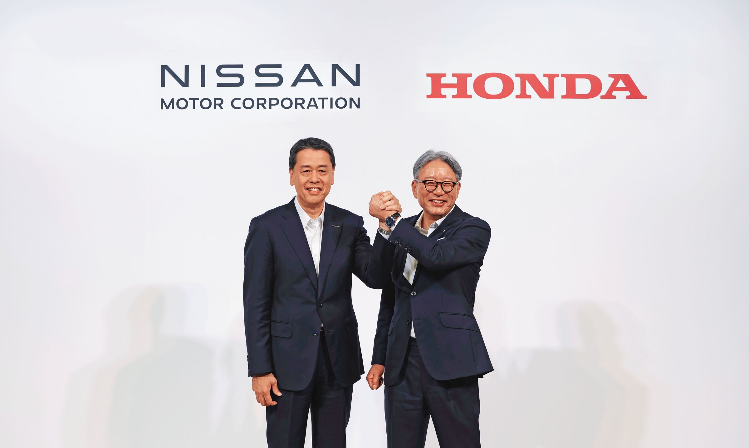 日產、本田社長週一聯袂召開記者會，針對合併案做出說明。（達志影像）
