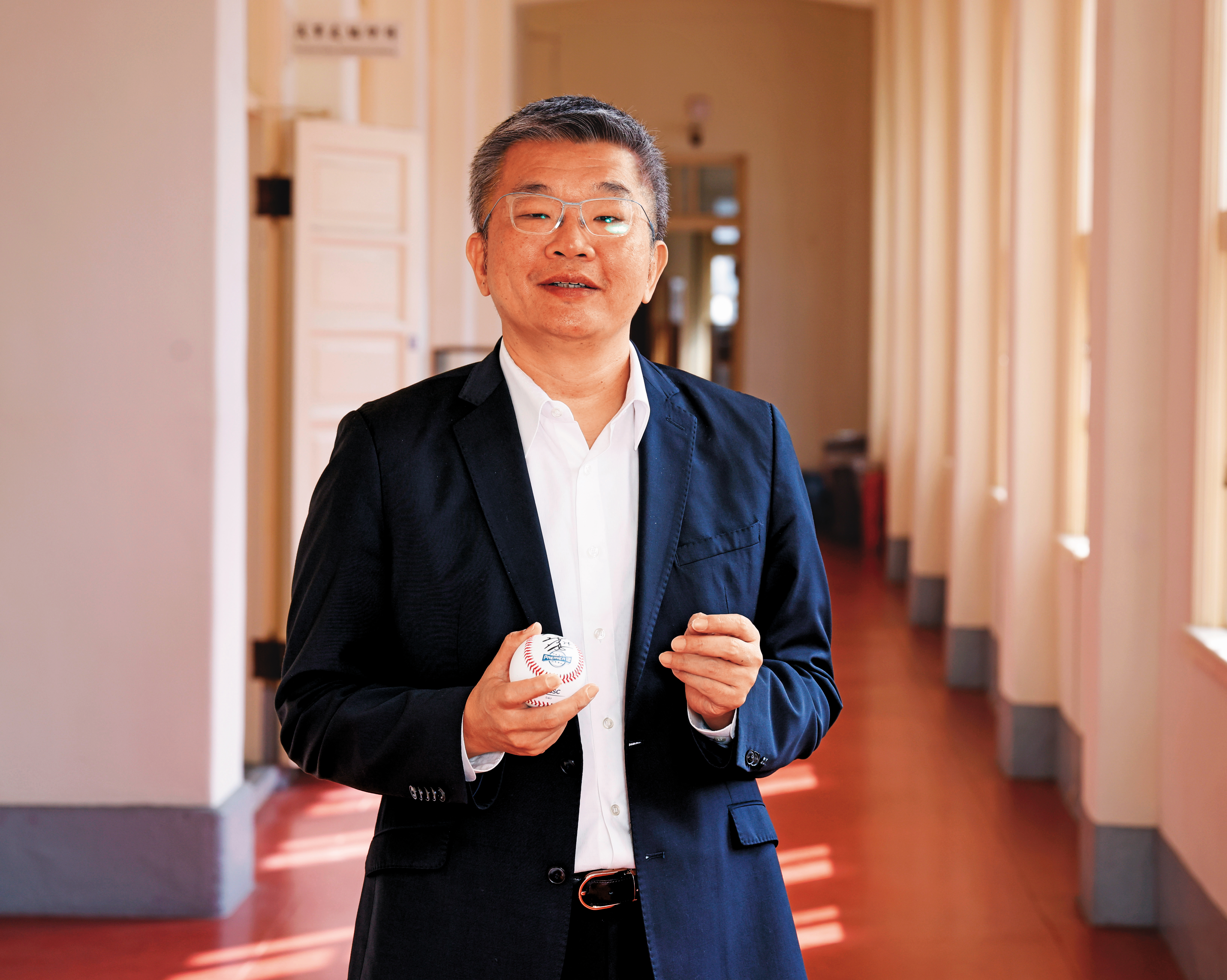 中職會長蔡其昌，這次比賽從球員到球迷應援有求必應，自稱是「蔡總機」。12強賽一打完，立刻開始準備經典賽。