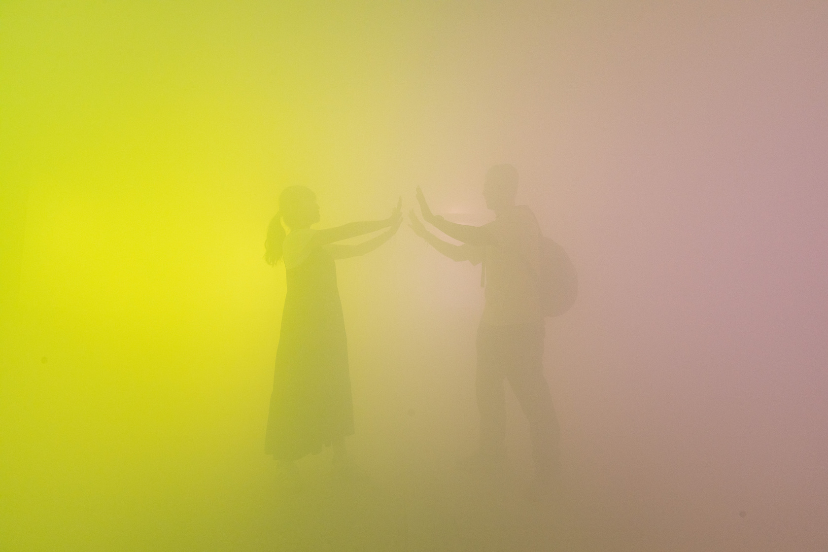 身在作品《綠、黃與粉紅Green, Yellow and Pink》裡給人夢境般的感受。