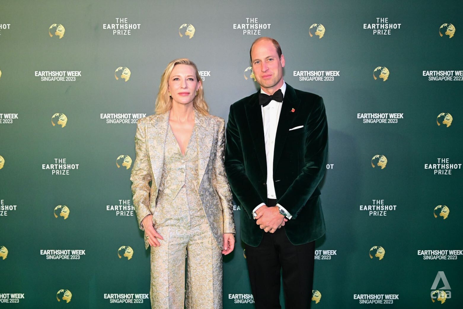 威廉王子（右）與凱特布蘭琪（左）亮相「為地球奮鬥獎」綠毯。（翻攝@hellen3030 X）