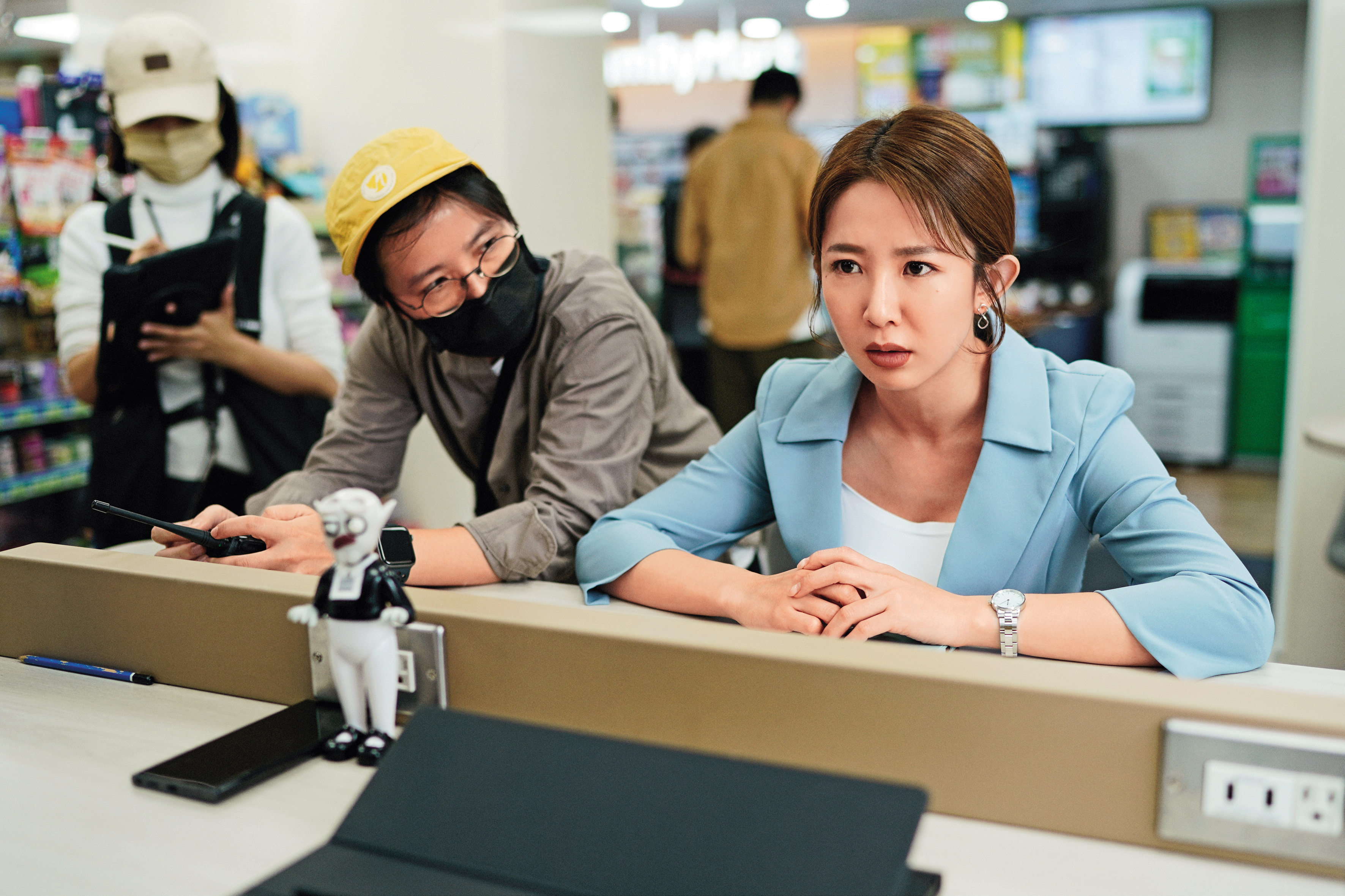 在導演張瓊文（左）心目中，將角色內化的郭書瑤（右）就是何百芮。（彼此影業提供）