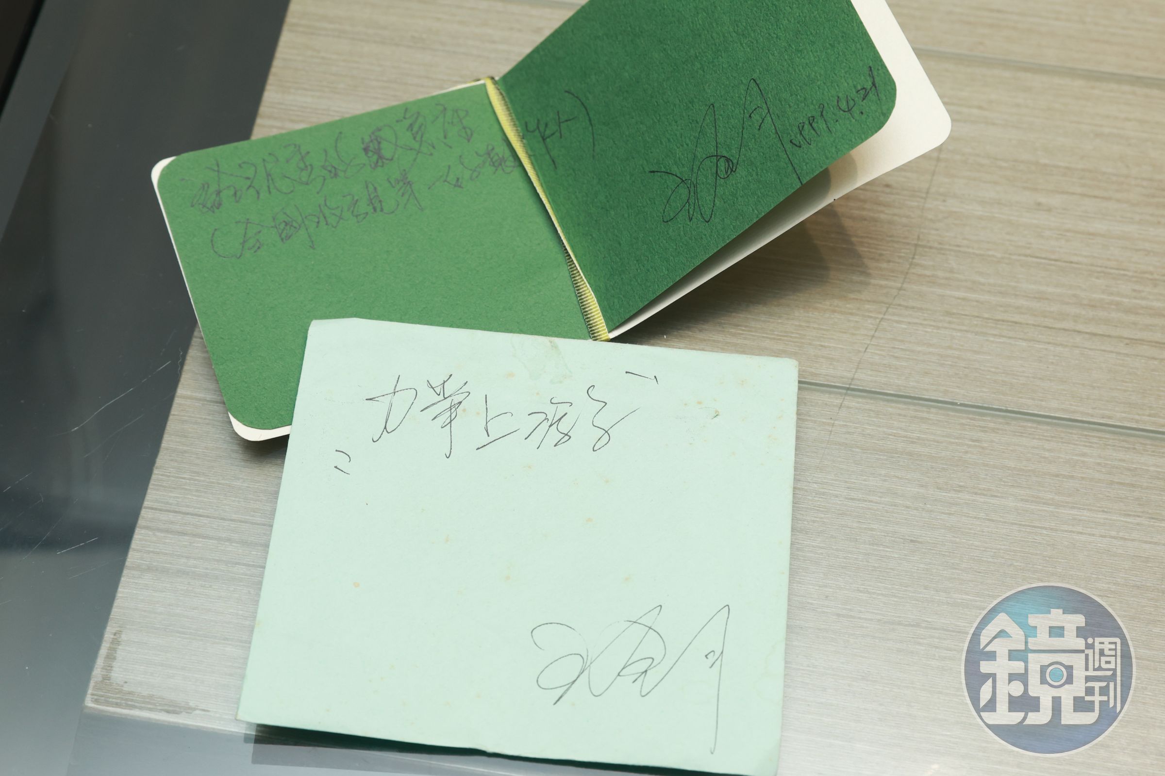 王鈞1999年寫給李慧蘭的卡片，李慧蘭保存至今。