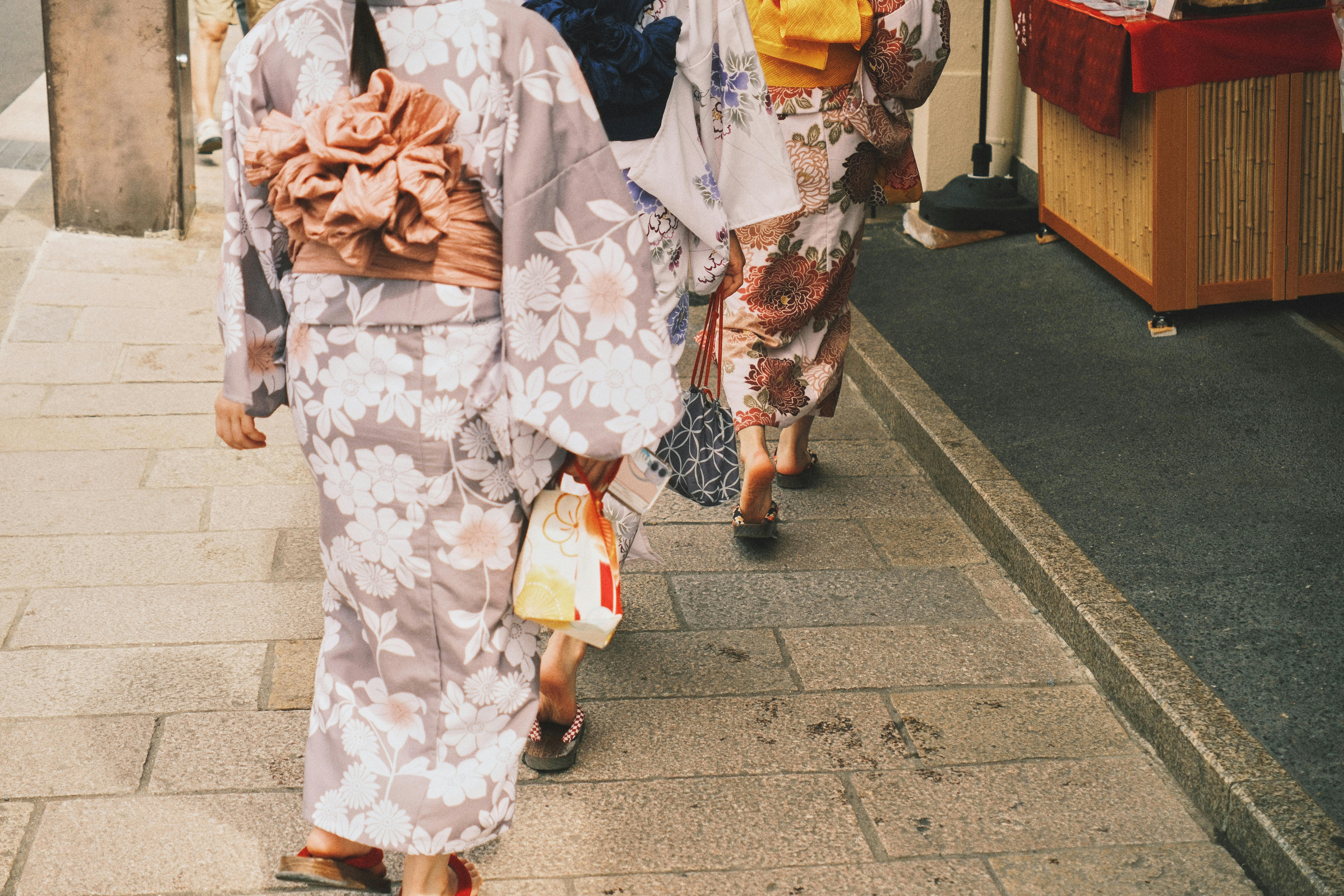 日本是許多台灣人熱衷的旅遊地點，近日有網友發現店家多了許多台味促銷用語。（示意圖，pexels）