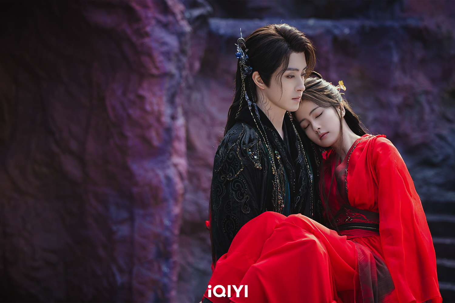 白鹿與敖瑞鵬在《白月梵星》首度合作便默契十足。（愛奇藝國際站提供）