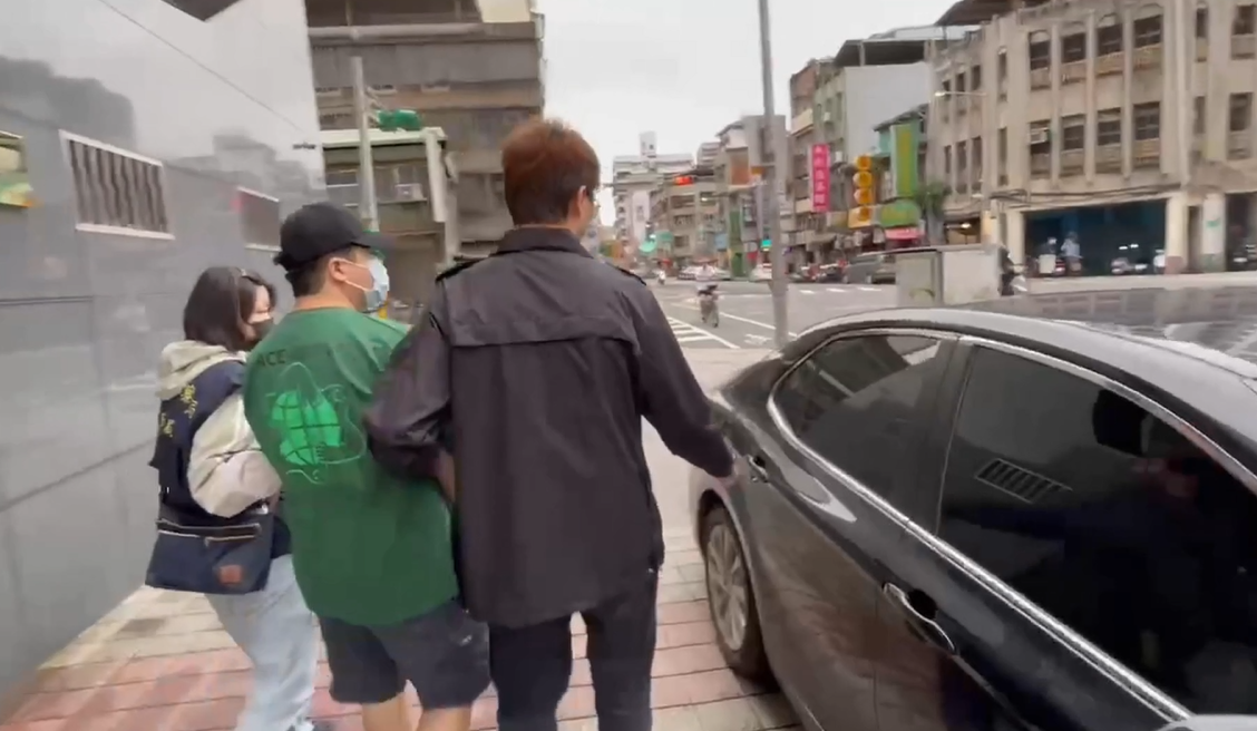 負責走私毒包裹的黎姓主嫌遭警方逮捕。（刑事局提供）