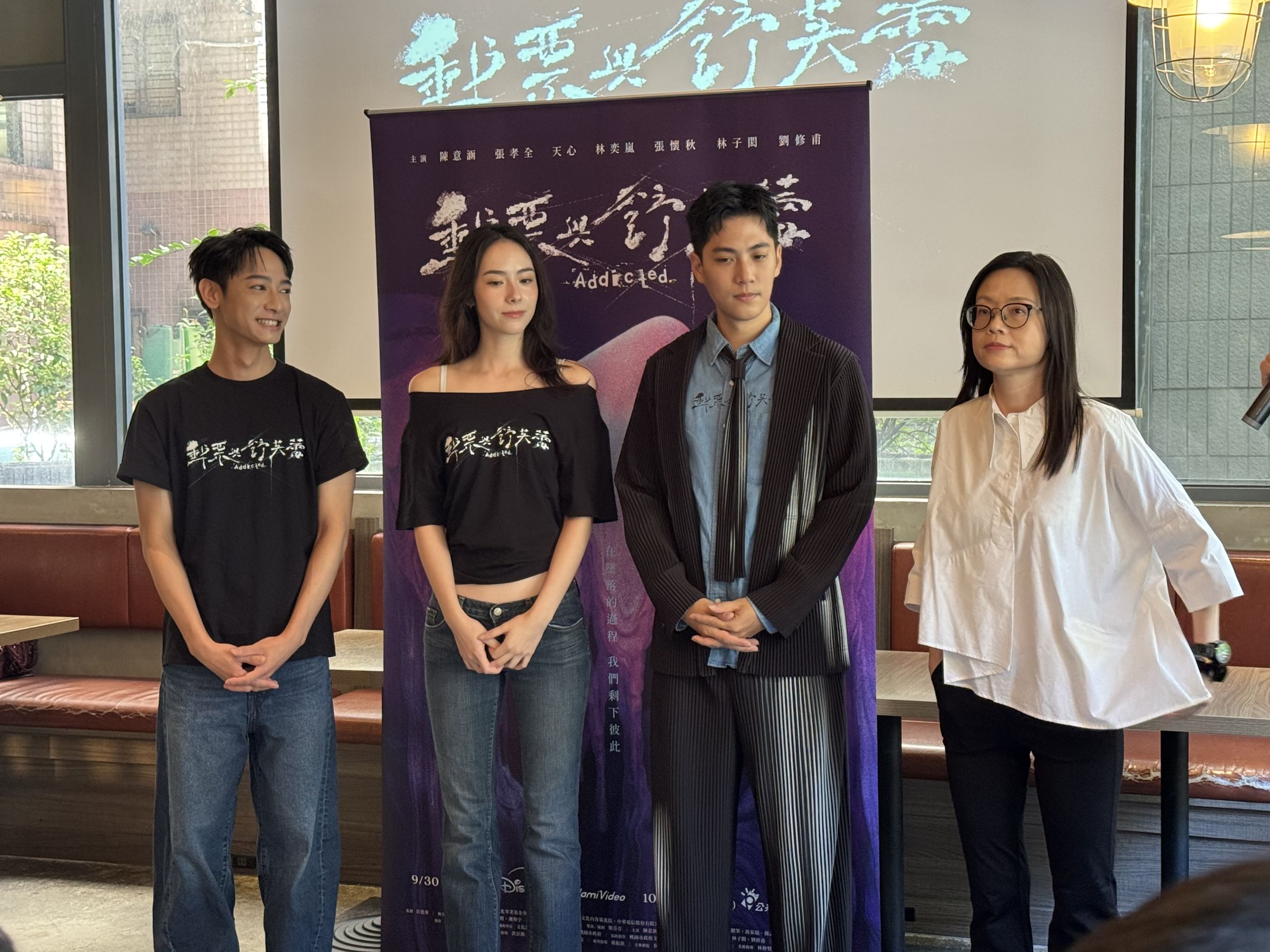 林子閎、林奕嵐與劉修甫與導演鄭芬芬今為影集《郵票與舒芙蕾》造勢。