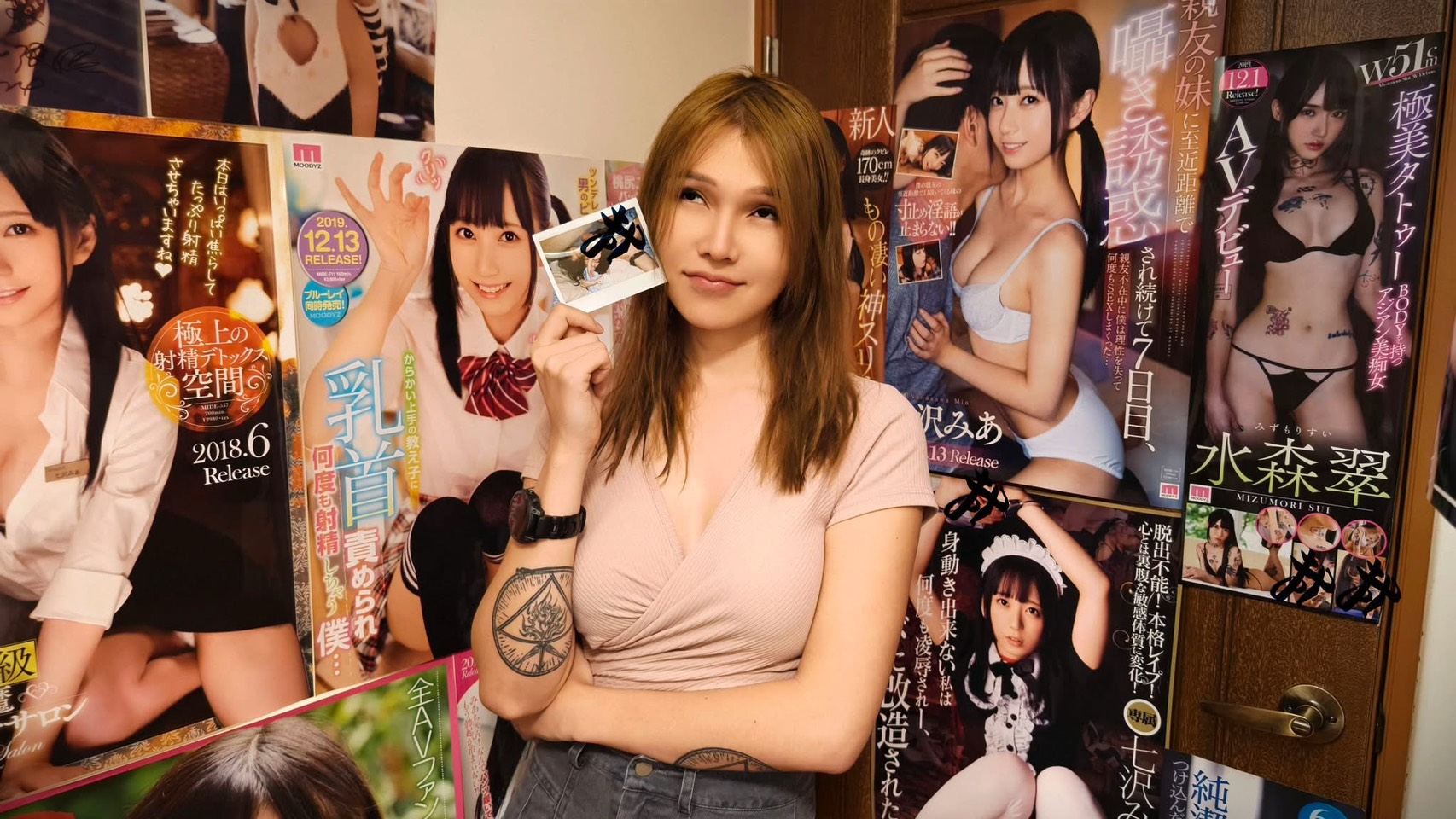 小艾透露他主要收入來源，只靠一兩個賺海外市場的女模。「就像演藝圈，你不需要一堆小藝人，你只要有一個蔡依林就夠了。」（翻攝自小艾臉書）