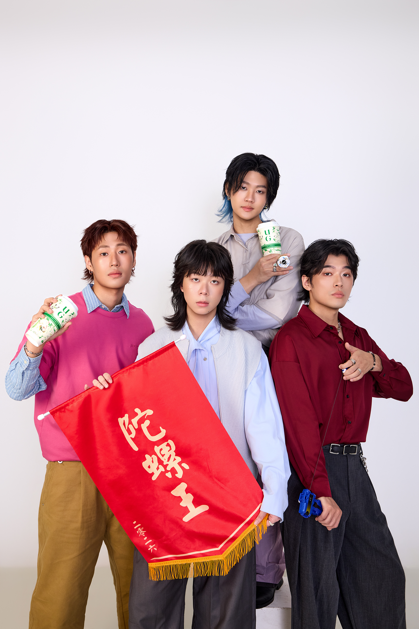 PALLAS吉他手小葵為呈現陀螺正面碰撞的戰鬥感，親自將愛用陀螺帶進錄音室，收錄真實金屬撞擊聲。（相信音樂提供）