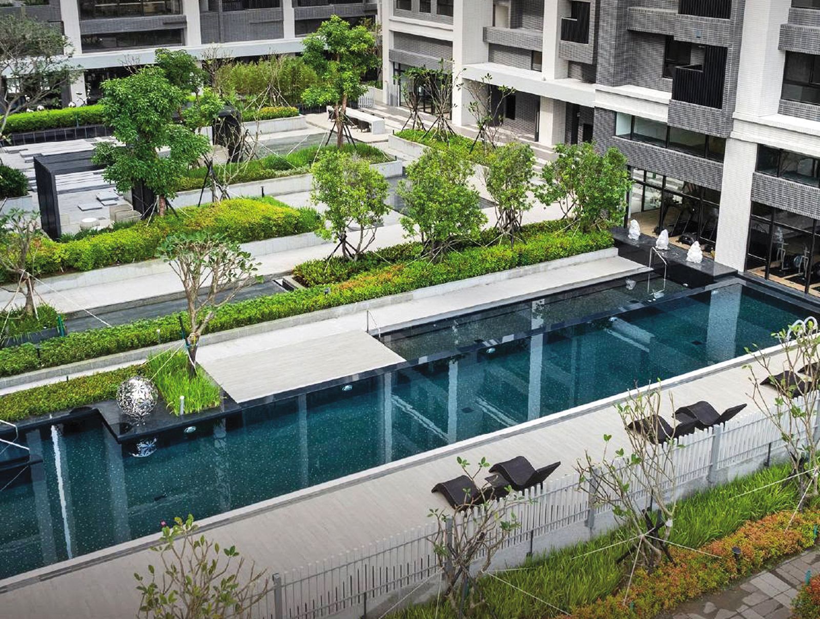 許芊芊婚後與夫購入距離趙建銘診所10分鐘車程，要價逾2,000萬元的重劃區豪宅「松丹達麗」。（翻攝松丹達麗臉書）