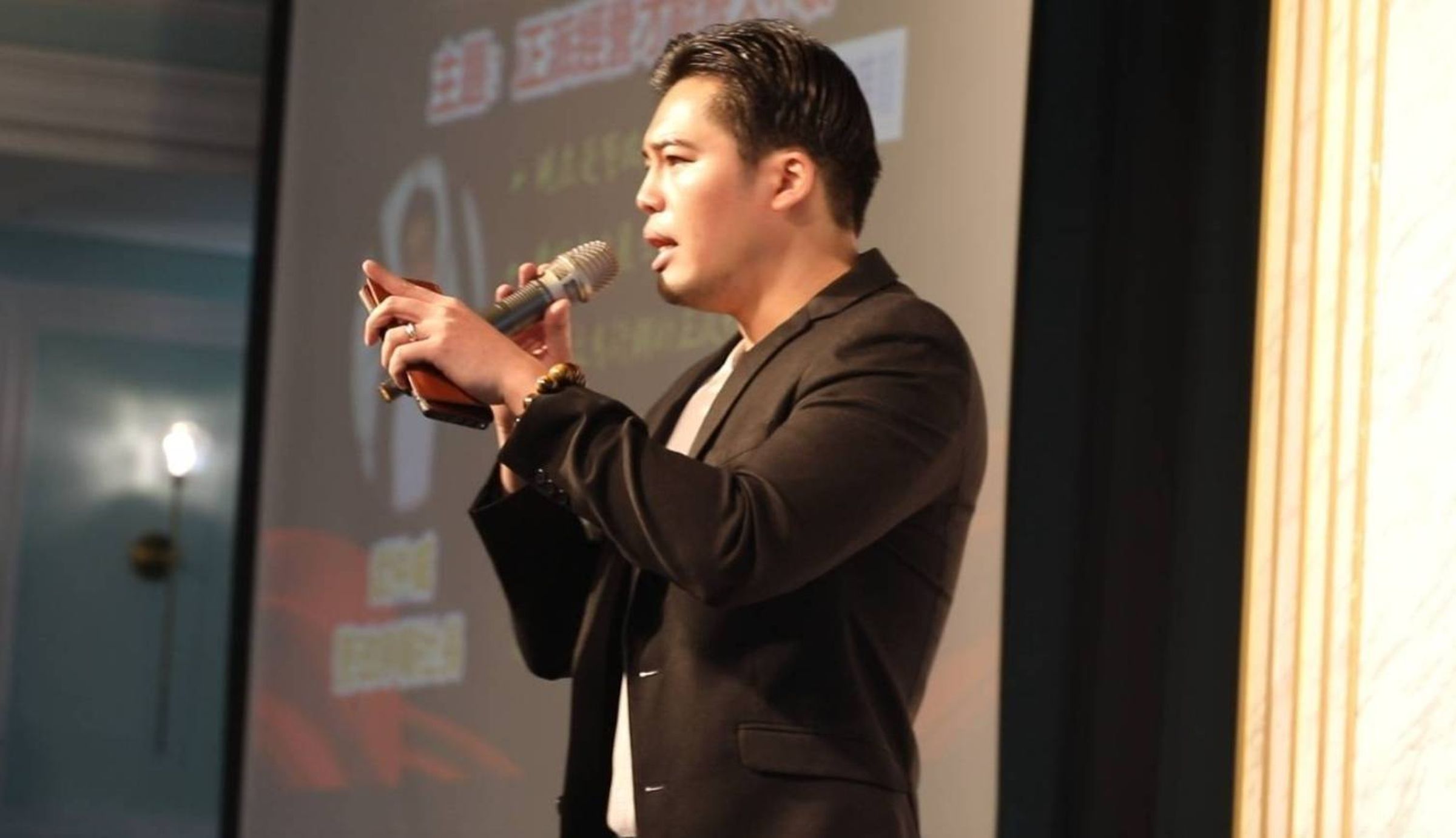 《警政時報》社長伍仲威發聲明駁斥沈伯洋,強調該媒體非統媒。(翻攝伍仲威臉書)