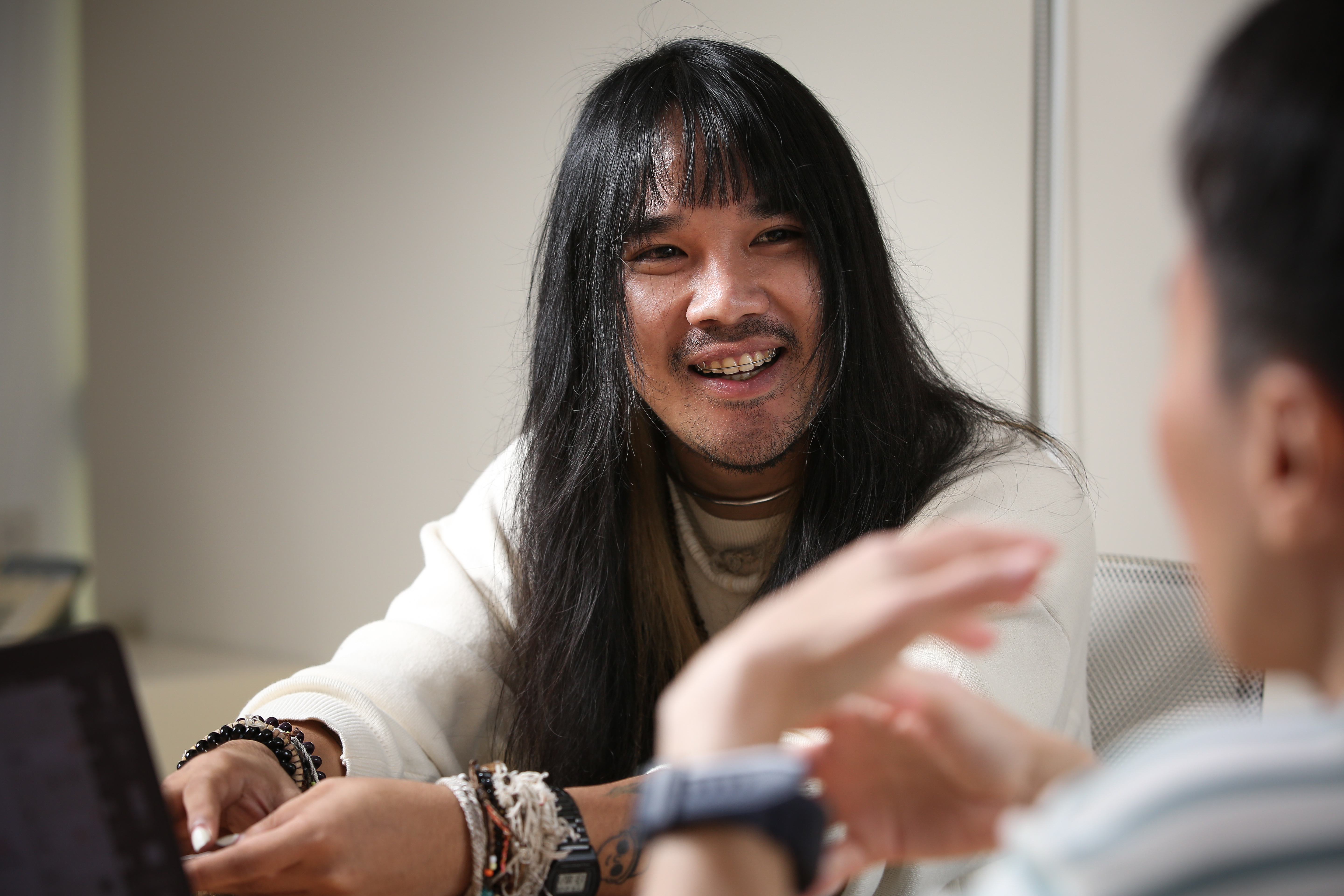 泰影《送葬人》導演Tongte(Thiti Srinual)說自己怕鬼,卻從小就看得到,現在已經是能和對方溝通的程度。