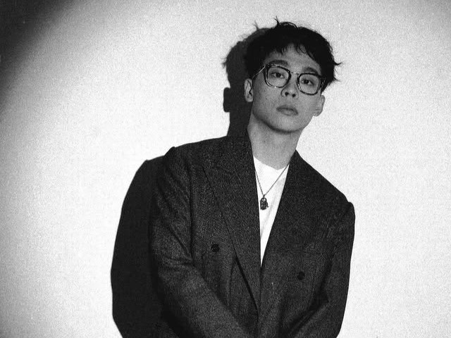 賀瓏突在社群無預警上傳影片，一句「重新開始」被解讀為復出宣言。（翻攝自賀瓏IG）