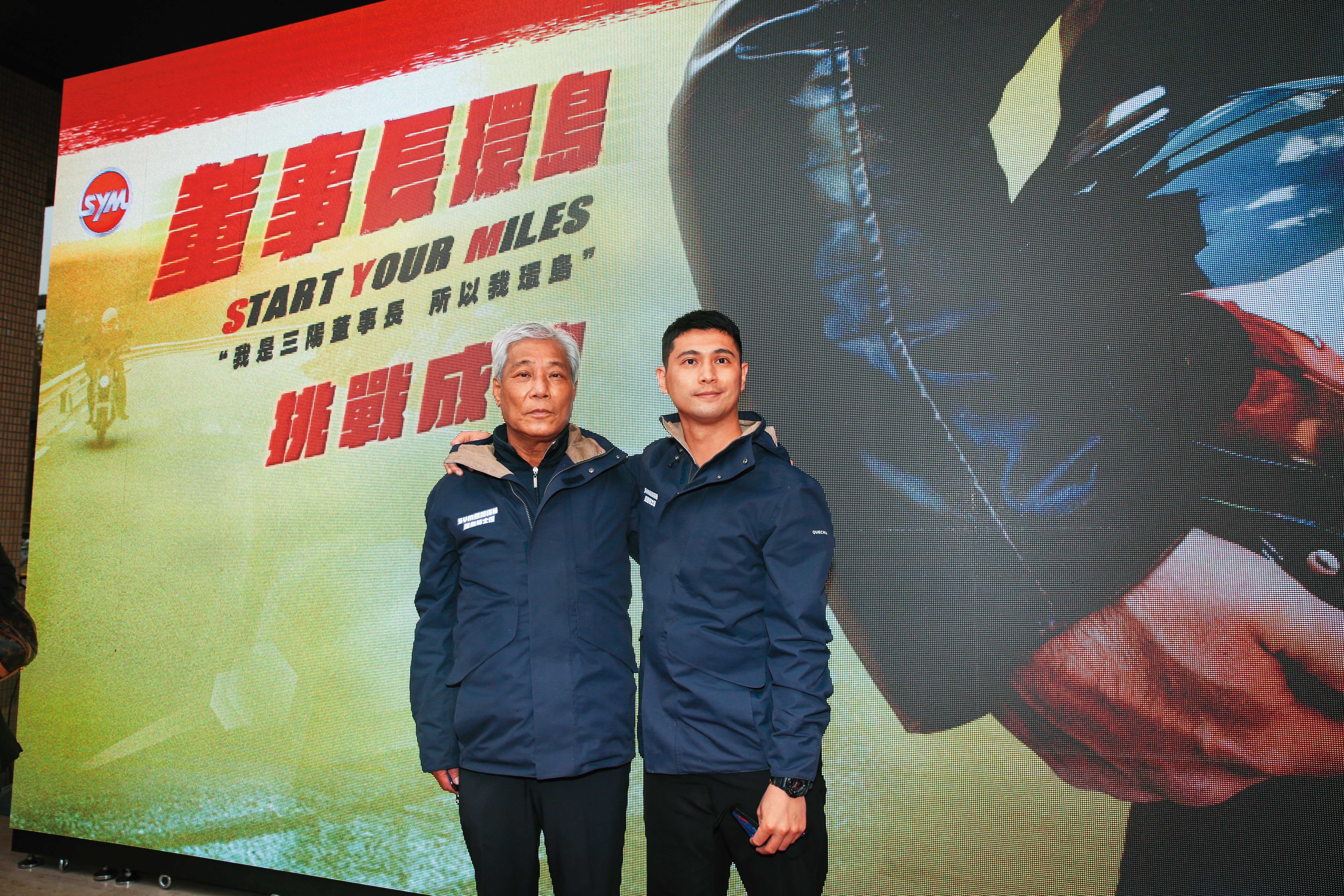 吳奕成（右）助三陽做大市場，預料今年再奪台灣機車銷售冠軍。圖左為三陽董事長吳清源。