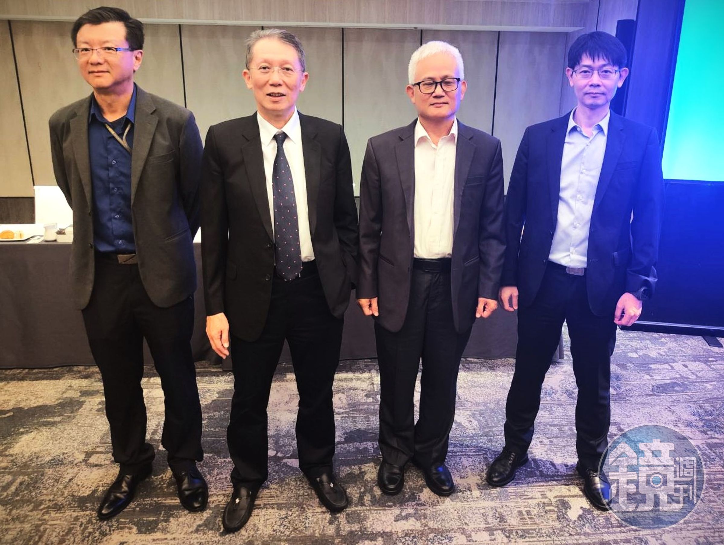 董事長柳紀綸（左2）說，汎銓除持續擴增、優化專業檢測人力外，日本、美國營運據點預期於2025上半年啟用並投入營運。