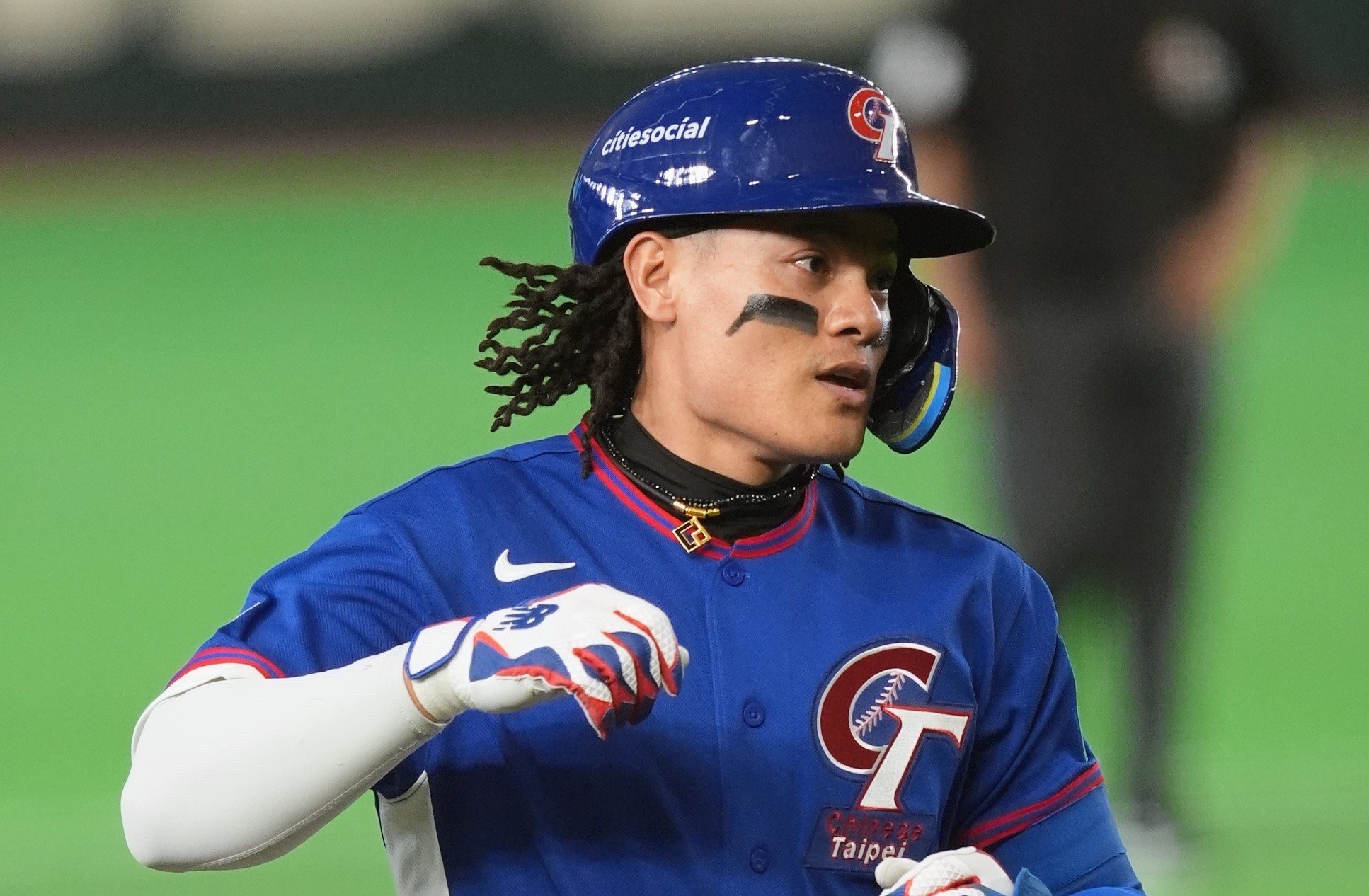 張育成第2局轟出陽春全壘打，國際主播驚呼像在台灣。