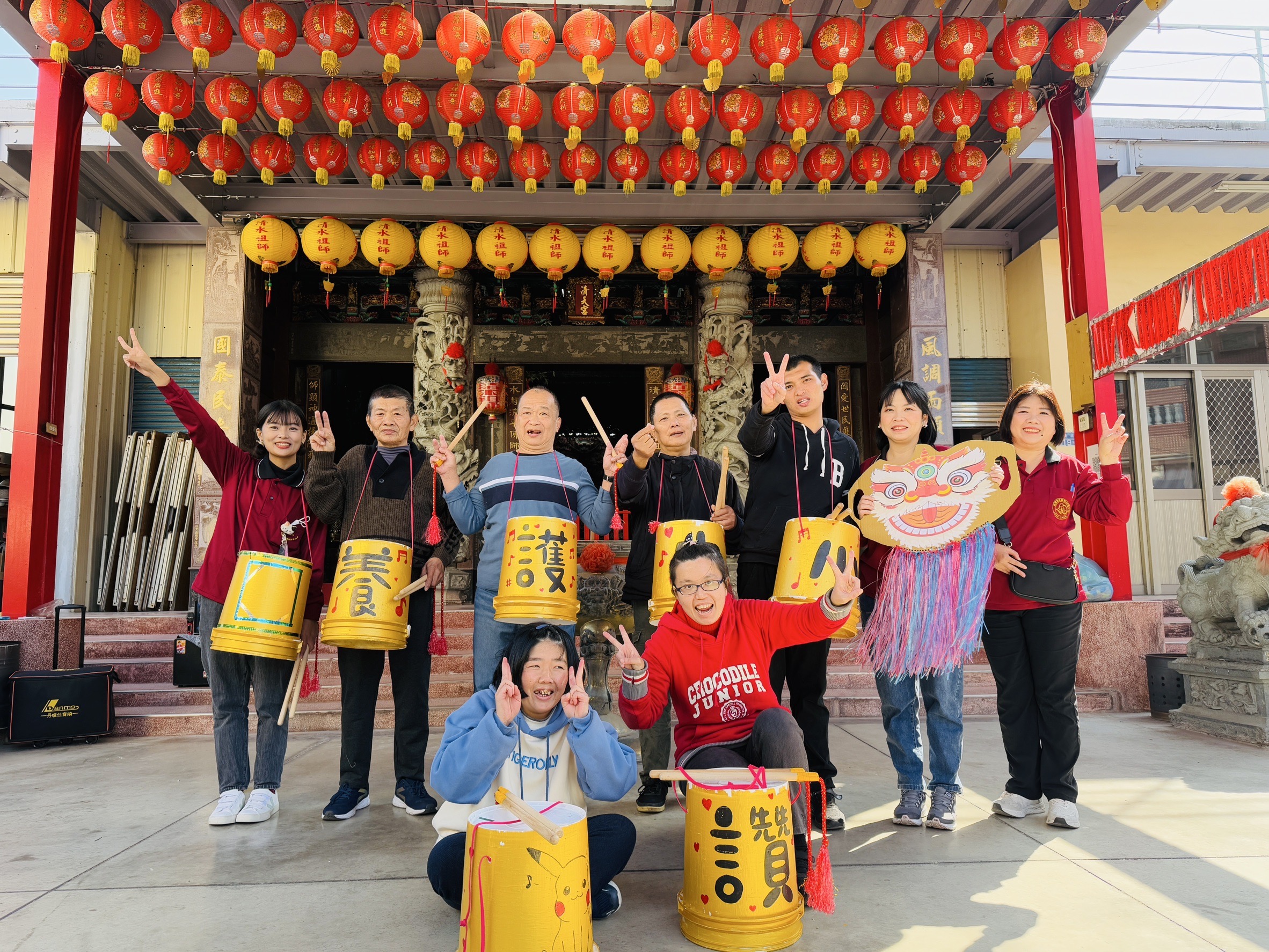 中心服務對象帶來的感人打擊樂演出贏得全場熱烈掌聲。（雲林縣身心障礙養護中心提供）