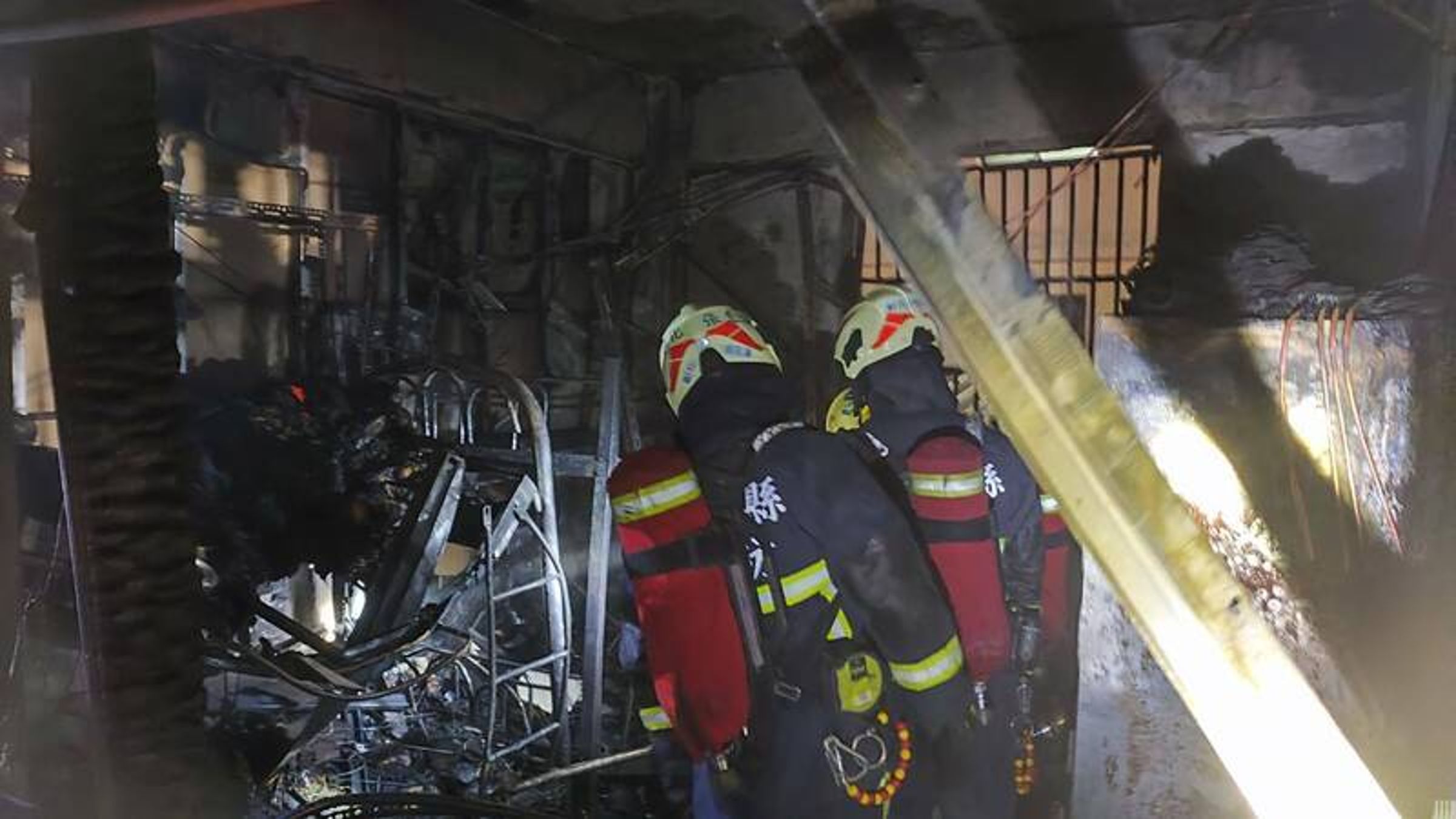 彰化縣和美鎮彰和路一處移工宿舍凌晨傳出火災，起火點在透天民宅的2樓房間。（翻攝畫面）