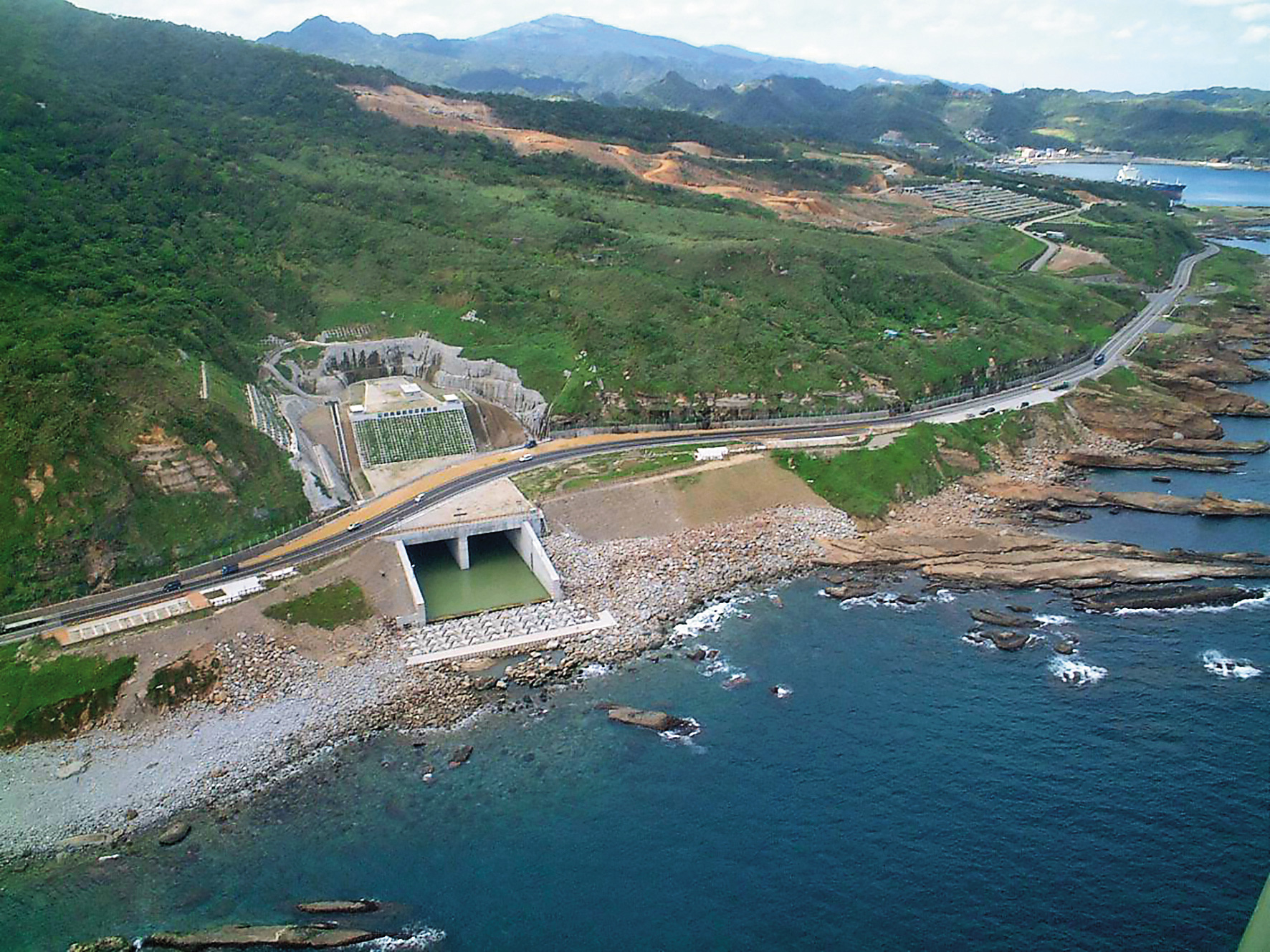 員山子分洪道將上游洪峰8成分流,於台2線76公里處的出水口(圖)排放東海。(翻攝經濟部水利署官網)