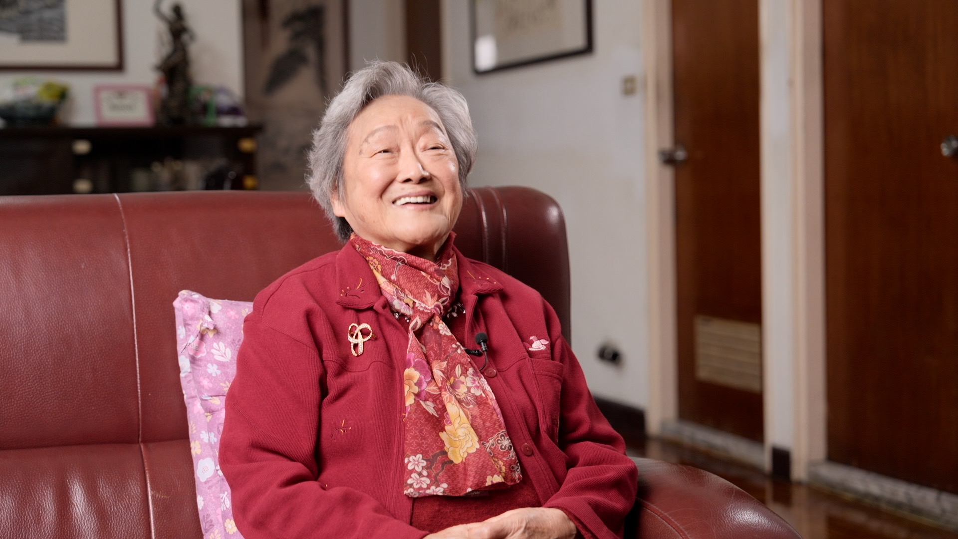 談起唱歌與教會，丁奶奶的語速不自覺地快了一點，那是她最熟悉、也最有力量的日常。