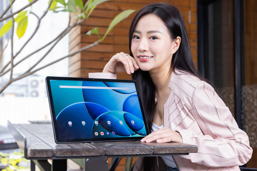 宏碁立式平板Iconia X14-1。