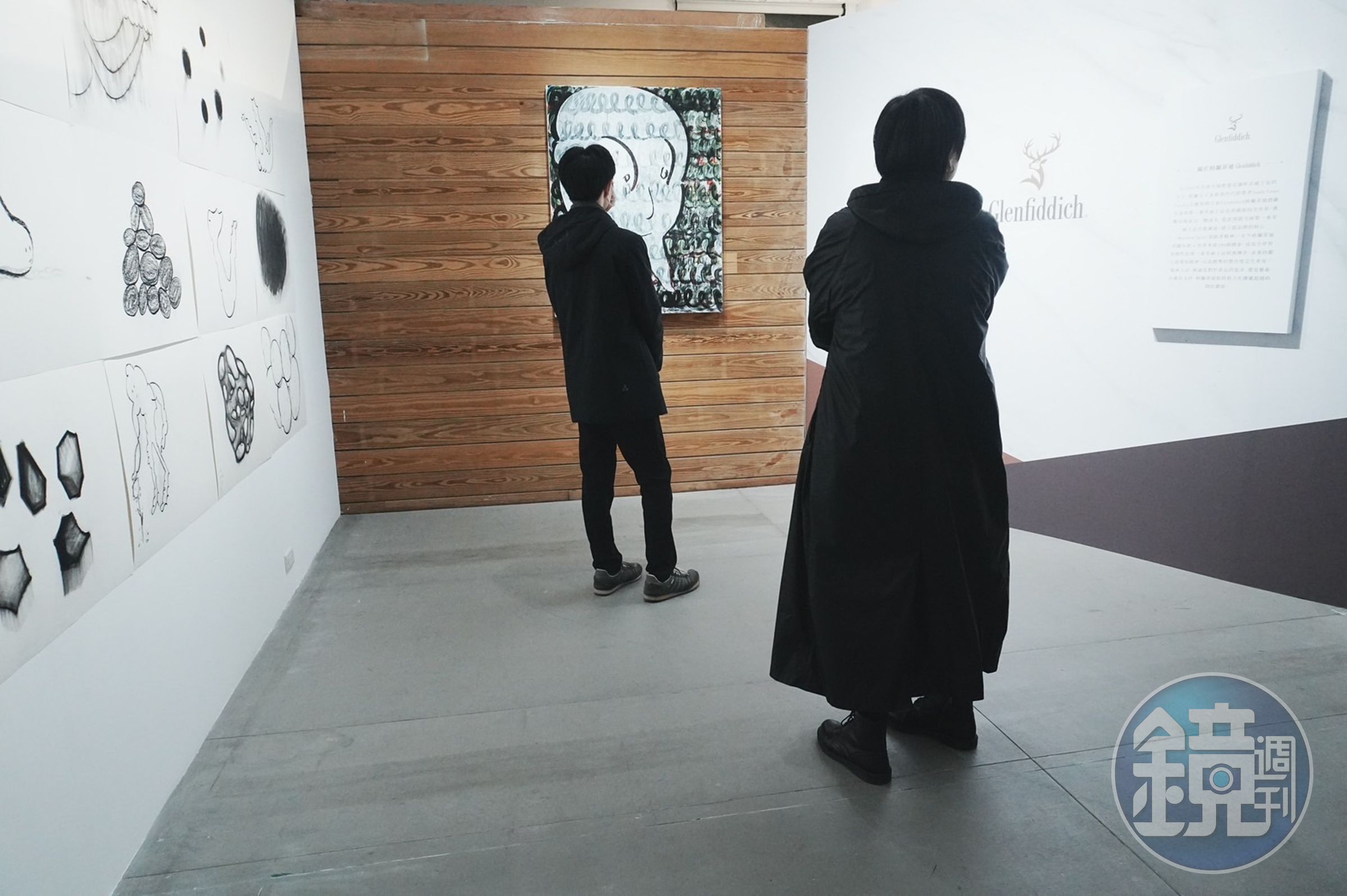 《彩虹在發生─蕭筑方・李明學雙人展》於藝廊中展現兩位台灣藝術家如何透過駐村創作，將東方哲學與蘇格蘭自然元素完美融合，呈現時間、空間與文化交織的藝術視野。