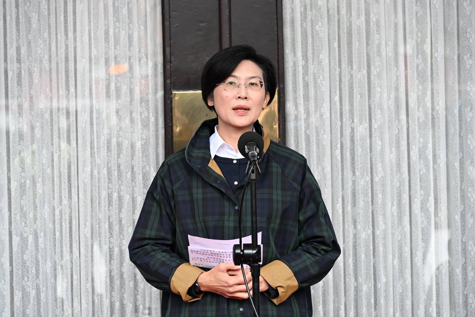 林岱樺服務處主任與助理共5人被依貪汙罪聲押，法院今日裁定2人羈押禁見與3人交保。（本刊資料照）