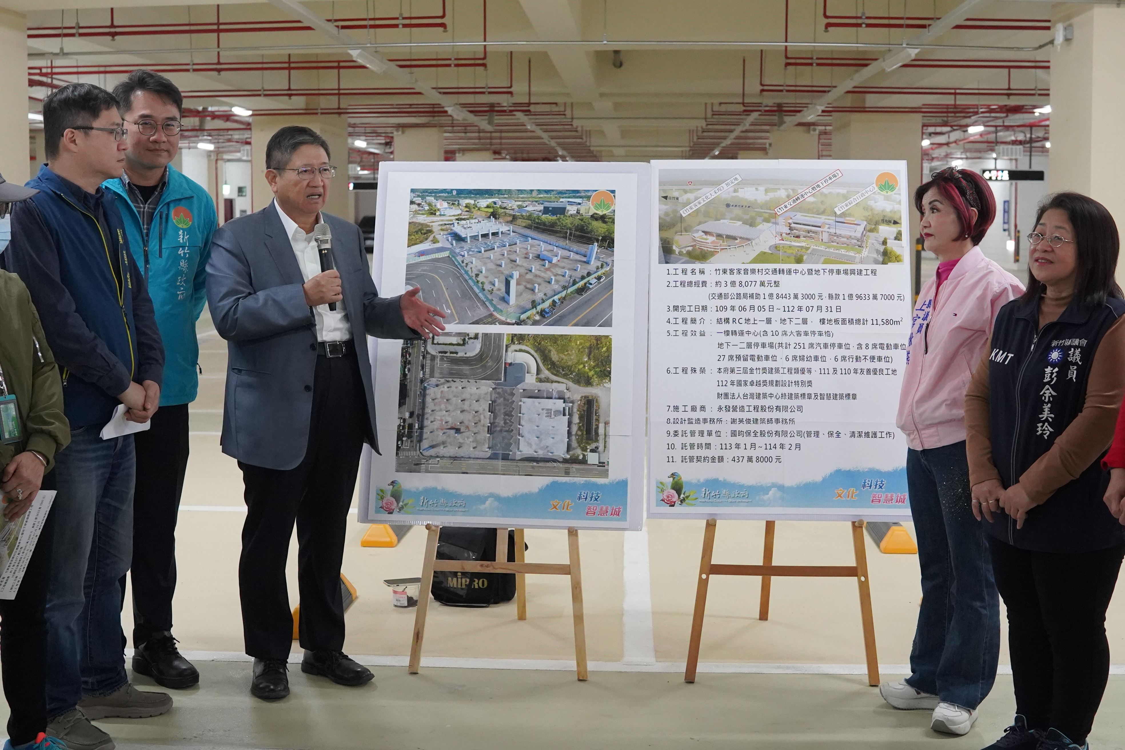 楊文科今（16日）上午勘察竹東轉運站地下停車場，宣布開放民眾免費停車1年。（竹縣府提供）