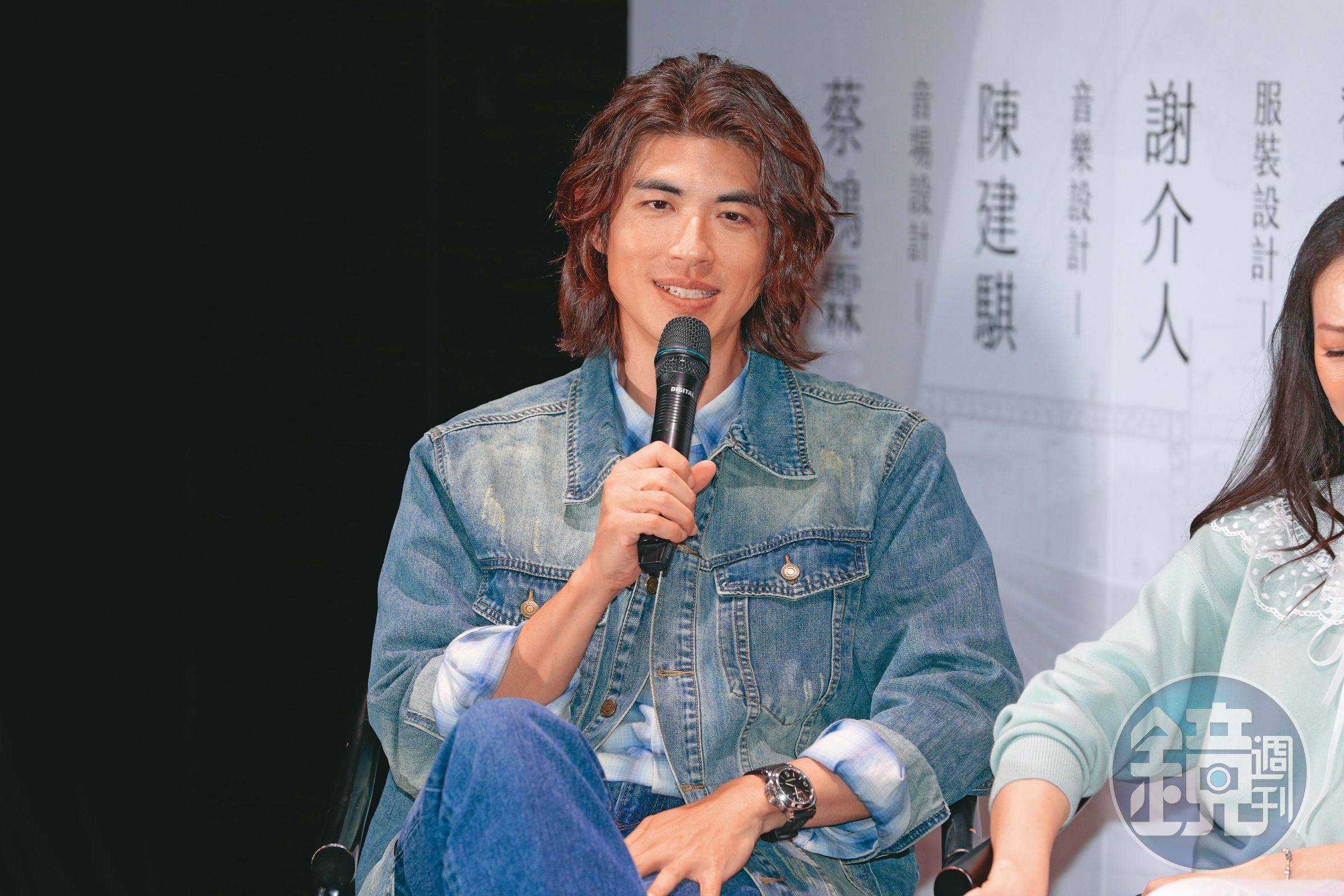 長髮飄逸的梁正群別有滋味，別說是楊麗音了，連小編也差點被掰彎。