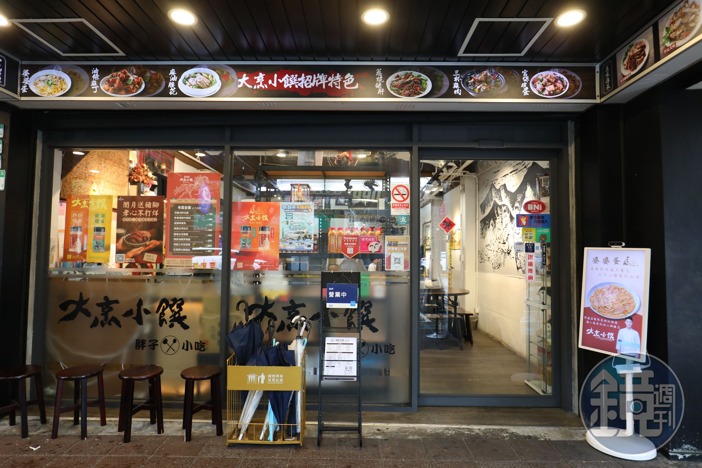 大烹小饌位在台北民生西路上,不僅上班族喜歡來聚餐,許多外國老饕也慕名而來。