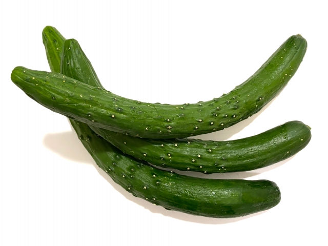 美國一位車主發現竟有鬼祟男子從圍欄鑽進她家，在車頭用黃瓜捅屁股自慰。（示意圖，pixabay）