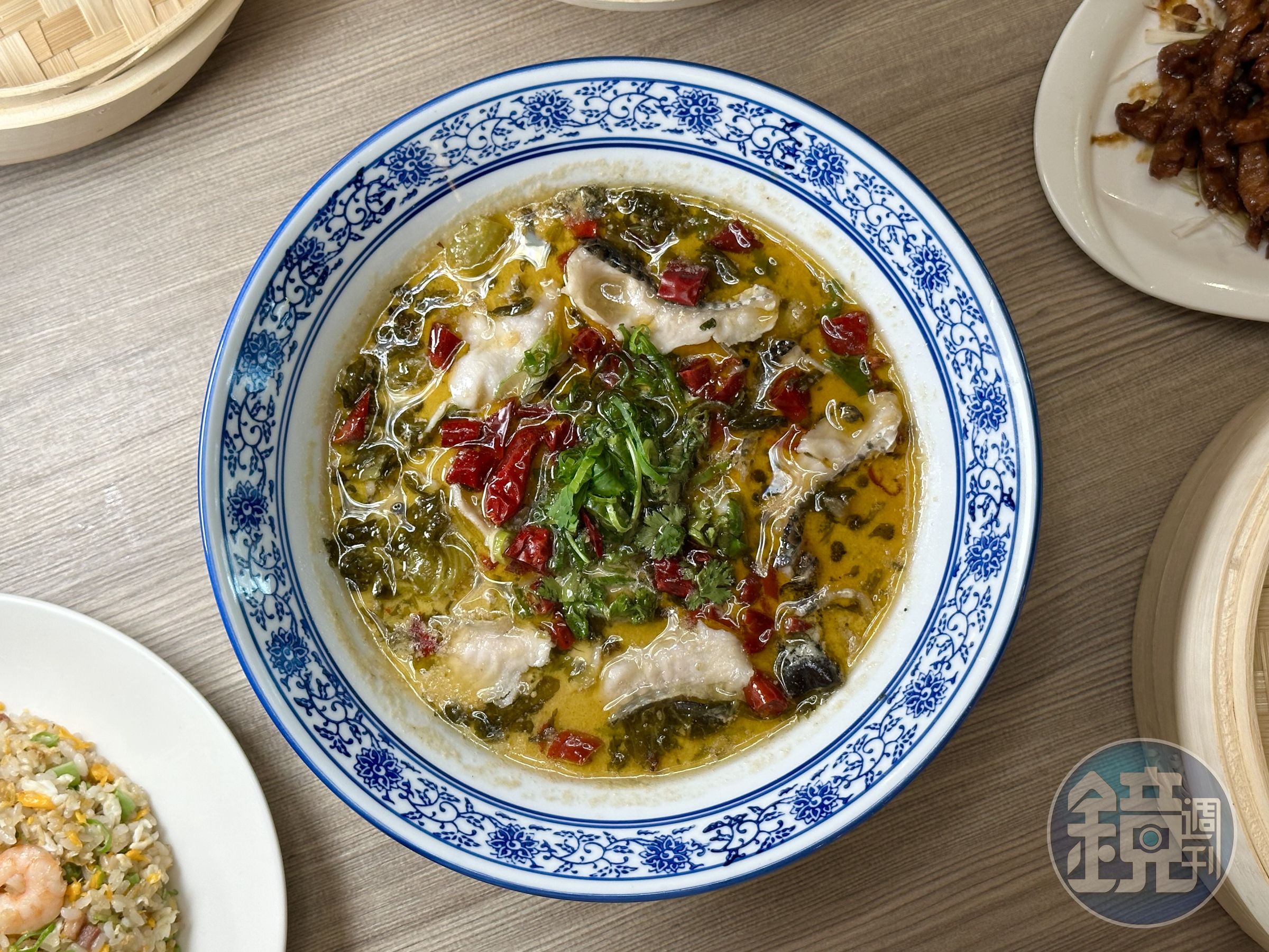 也頗受歡迎的「私房酸菜魚」,融入客家酸菜的發酵香氣,魚肉細嫩有味。(528元/小份)