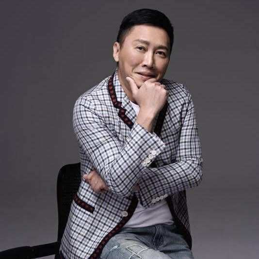 趙正平初次體驗為人父的滋味，雖沒準備好，但仍盡力照料妻小。（翻攝自趙正平臉書）