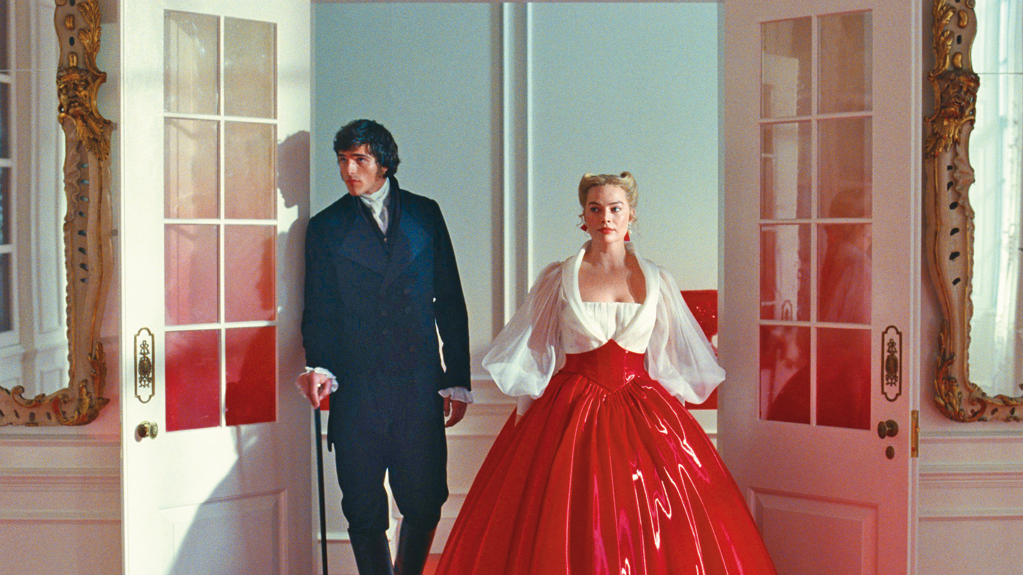 瑪格羅比化身女主角凱瑟琳，整個人情欲大解放，思緒都情繫性感小鮮肉雅各艾洛迪。（華納提供）