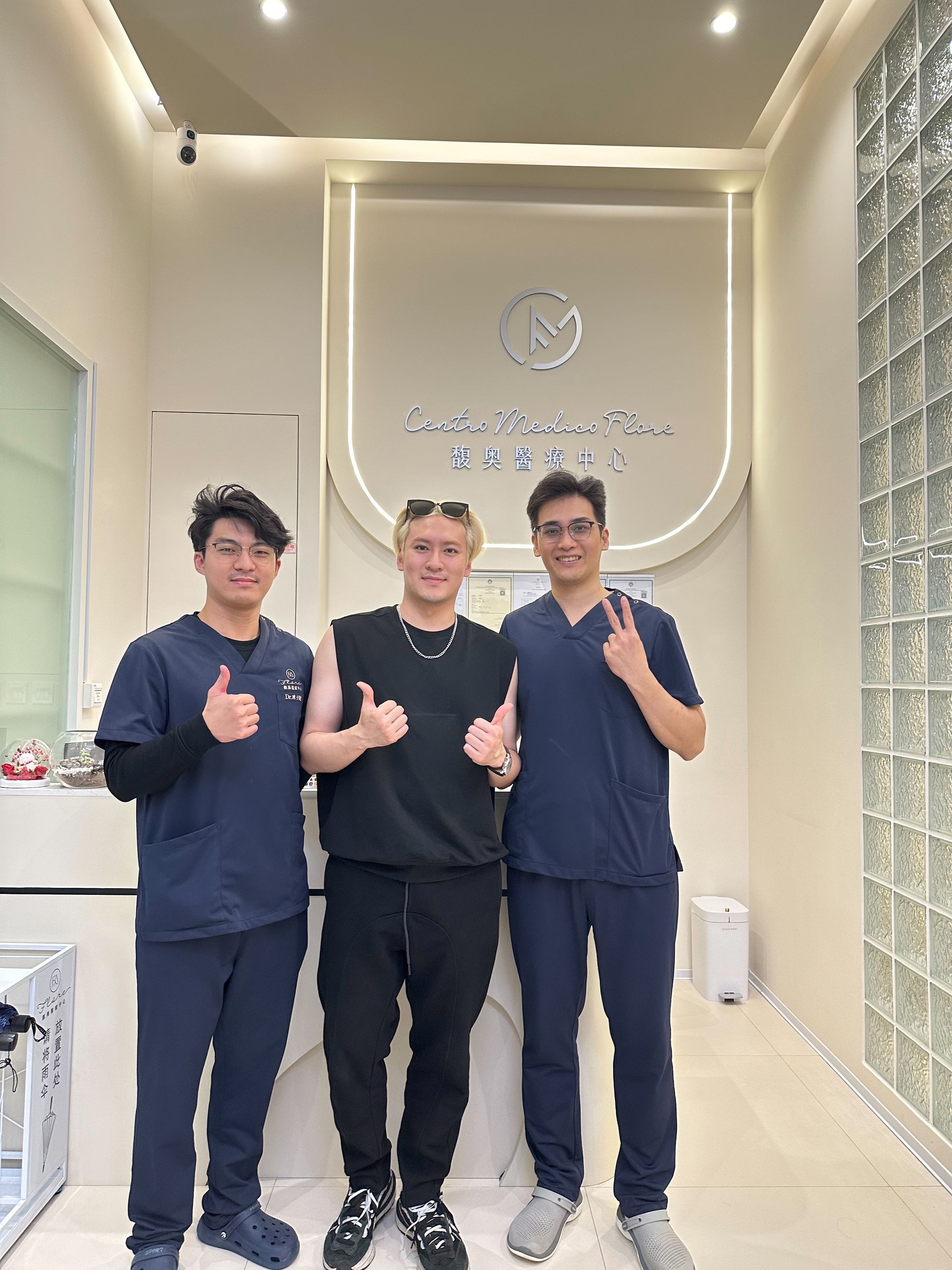 沈建宏飛澳門順便視察投資的醫美分店。(本人提供)