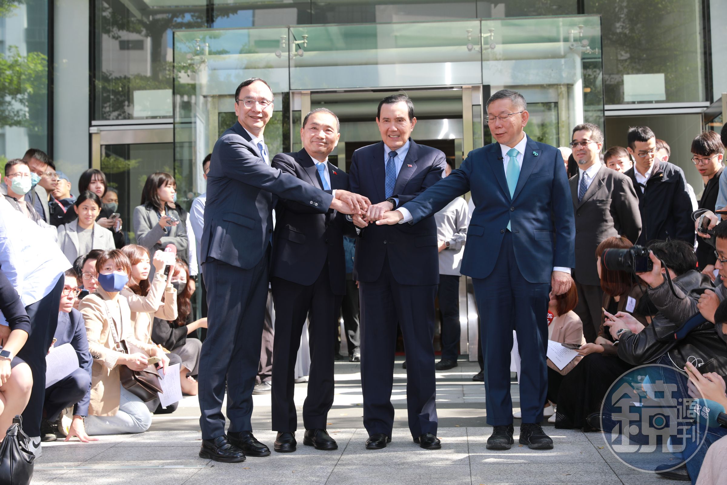 藍白陣營今(15日)在前總統馬英九的見證下,展開第2次政黨協商,最終促成雙方共識。