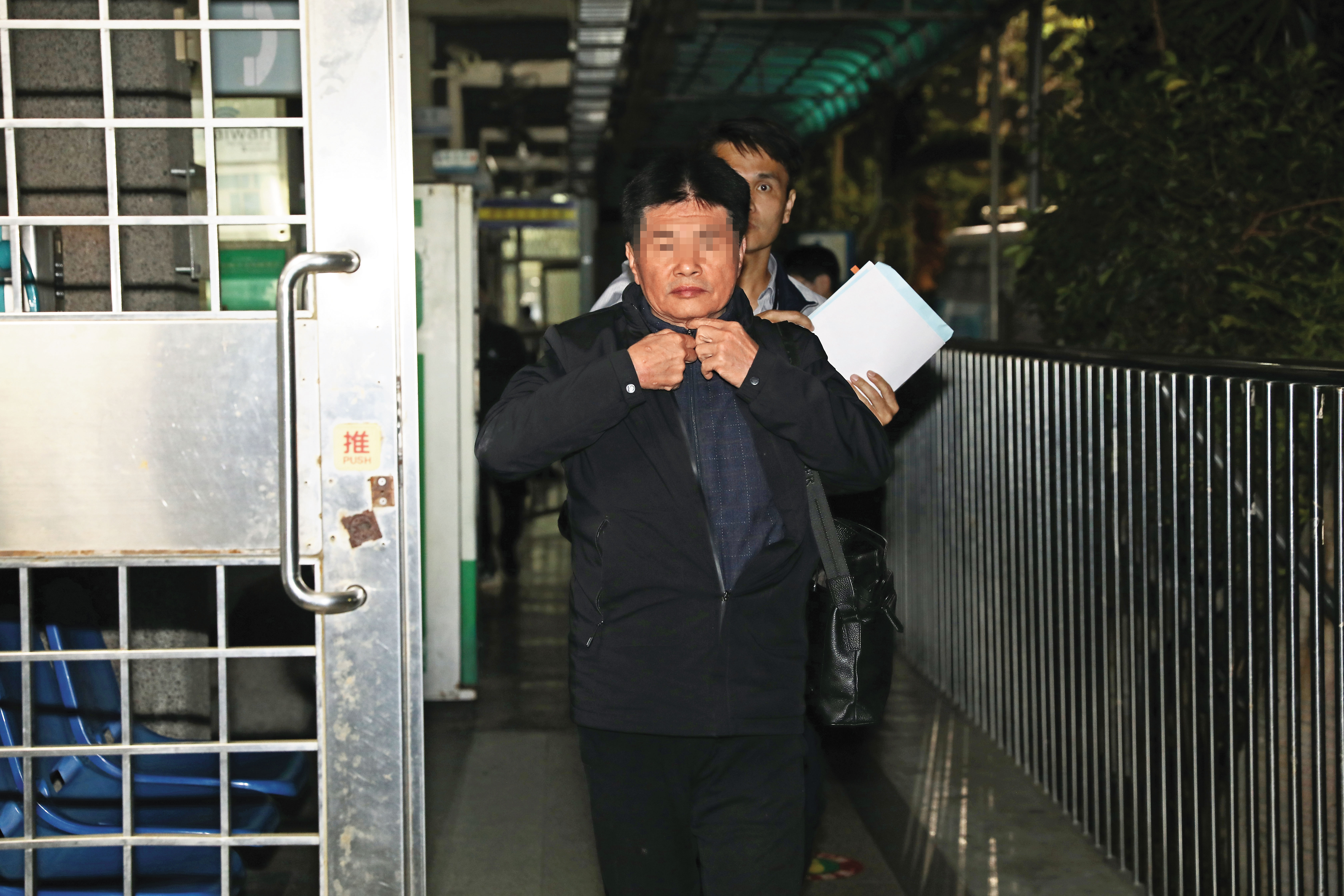 不肖公務員疑勾結私菸集團詐領查緝獎勵金，多名海巡偵查員及警員遭傳訊。