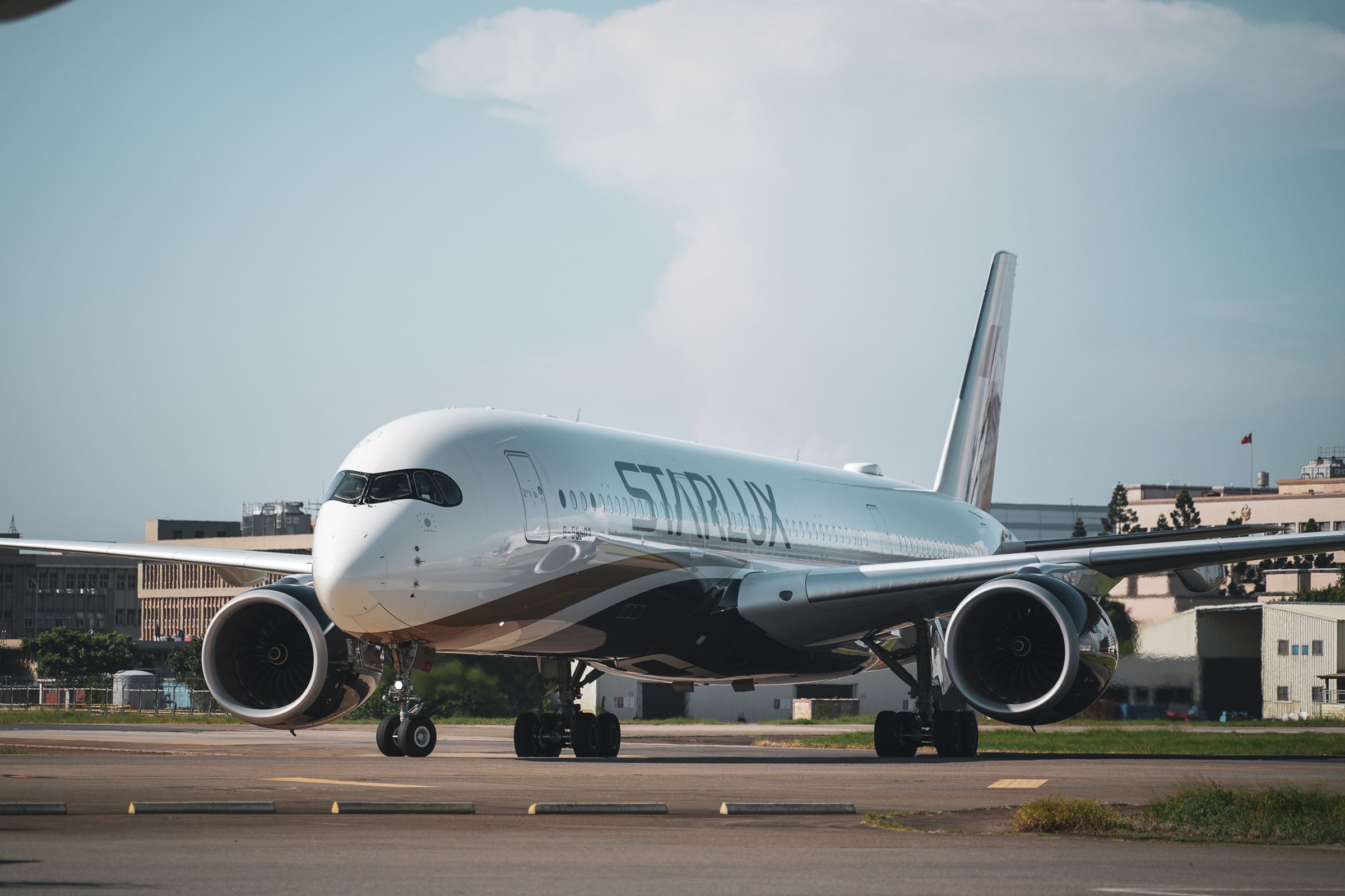 星宇航空證實,JX789航班本月3日執飛時,機組員在進場重飛過程中未遵循標準操作流程。(翻攝自星宇航空臉書)